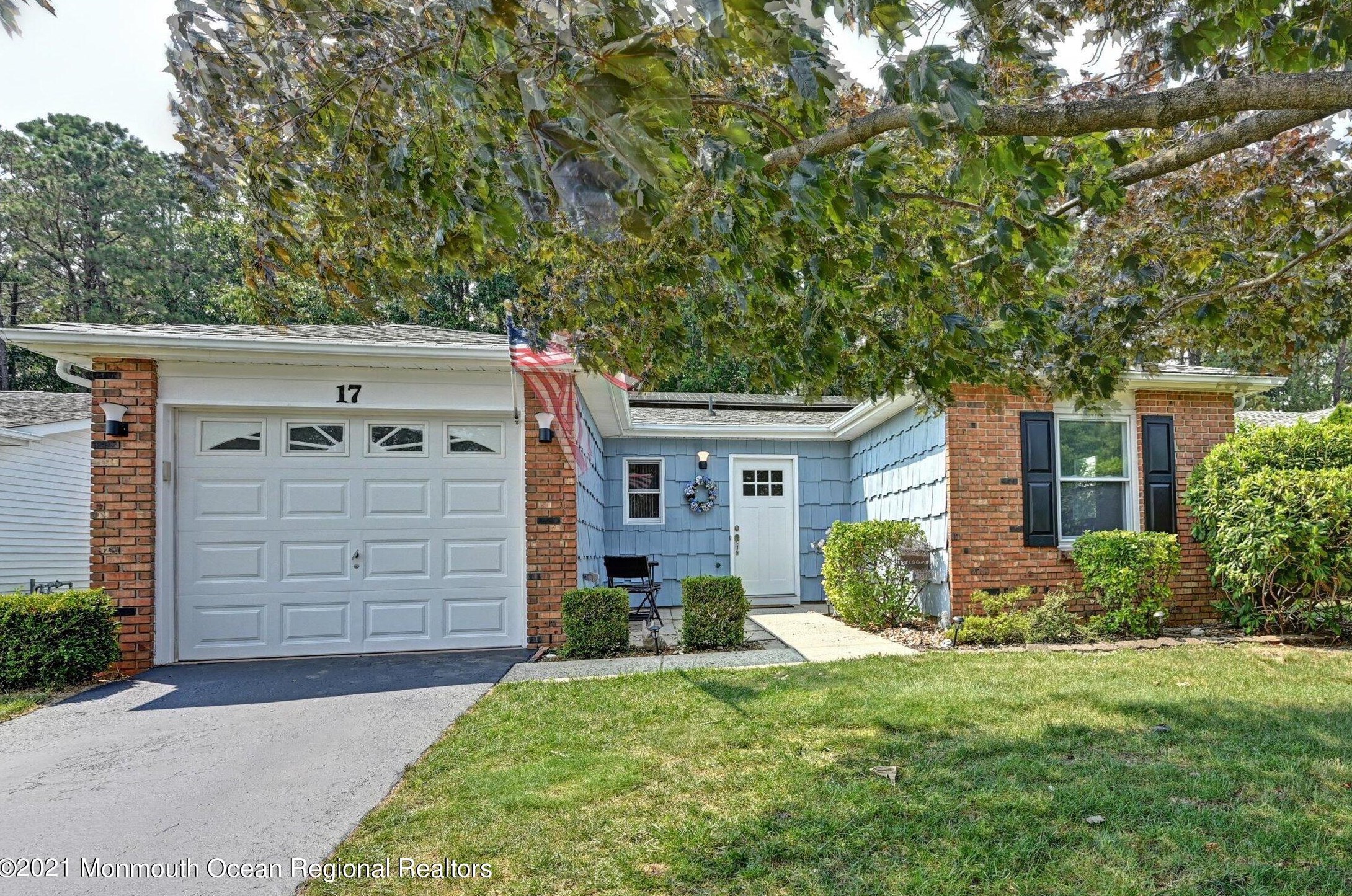 17 Bow Dr, Bricktown, NJ 08723