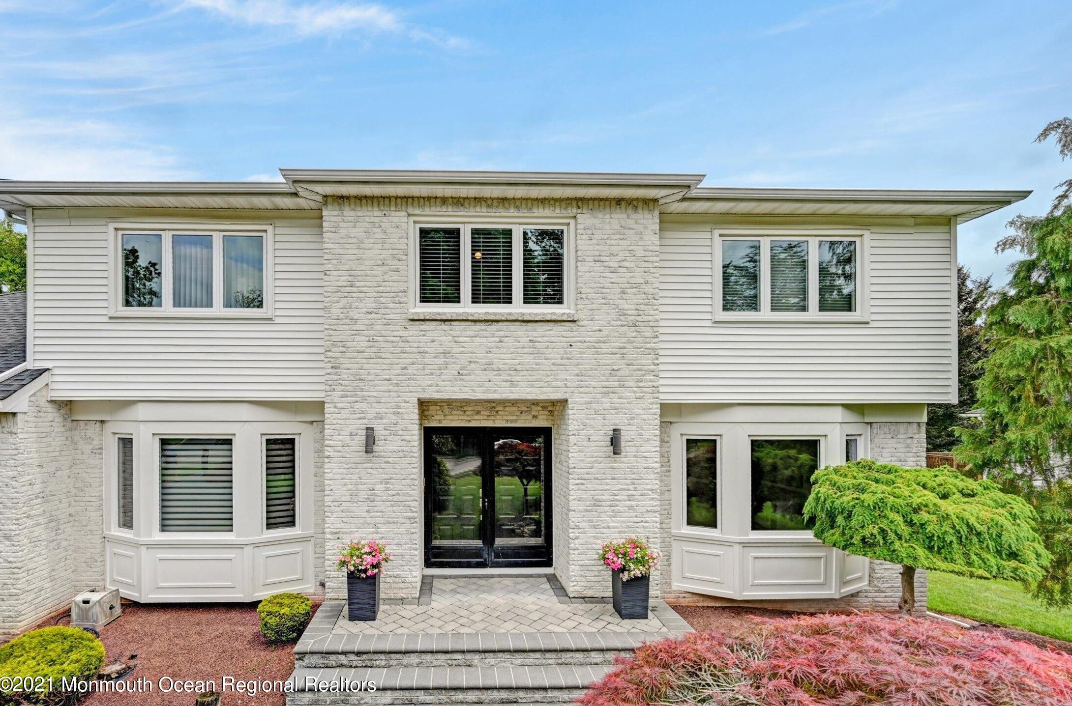 12 Country Oaks Dr, Millstone Township, NJ 07726-4646