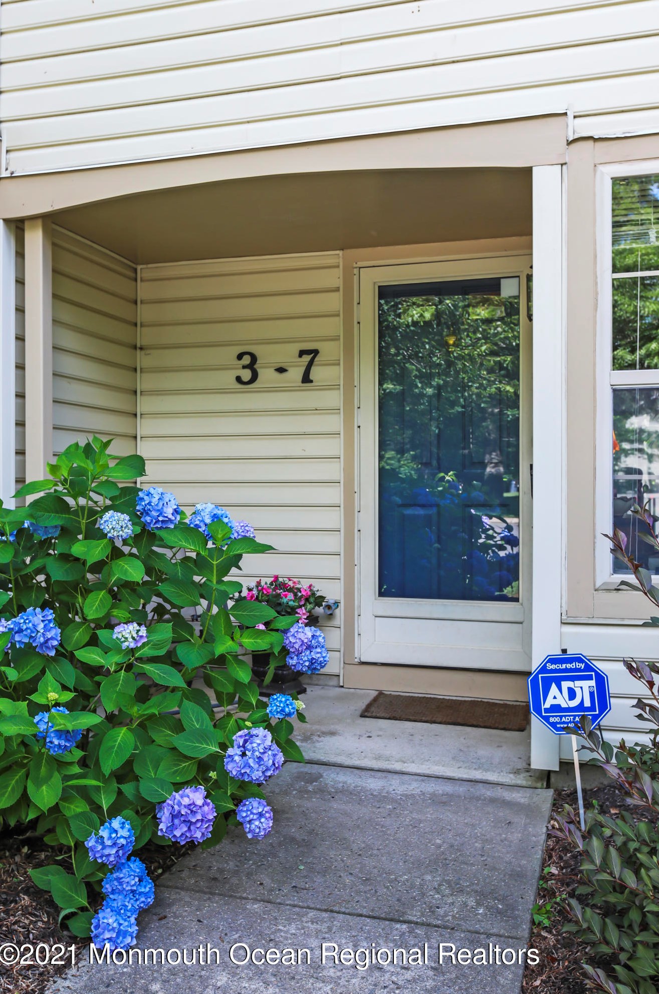 3 Whistler Dr #7, East Freehold, NJ 07728
