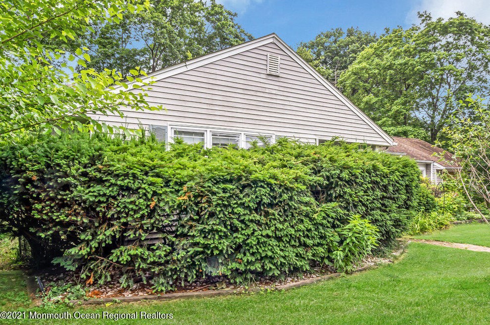 7 Sunset Ave, Matawan, NJ 07747-3345