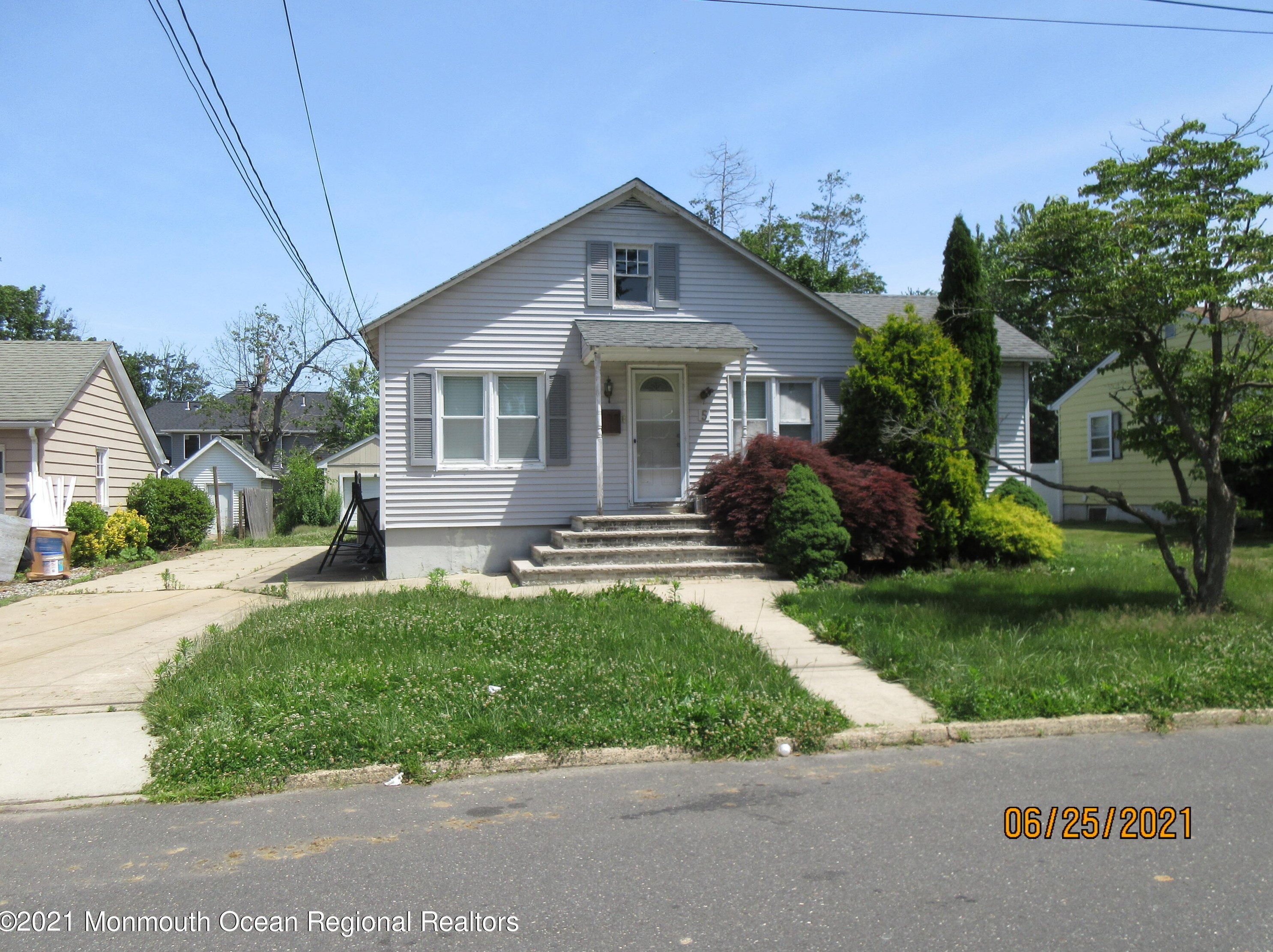 5 Helen Ave, East Freehold, NJ 07728-2607