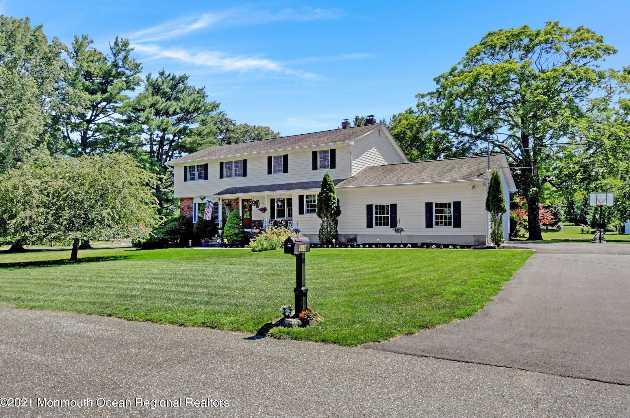 110 Priscilla Dr, Lincroft, NJ 07738