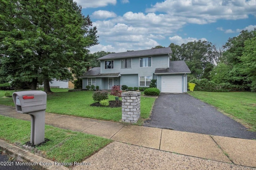 1584 Alamitos Dr, Lakewood, NJ 08701
