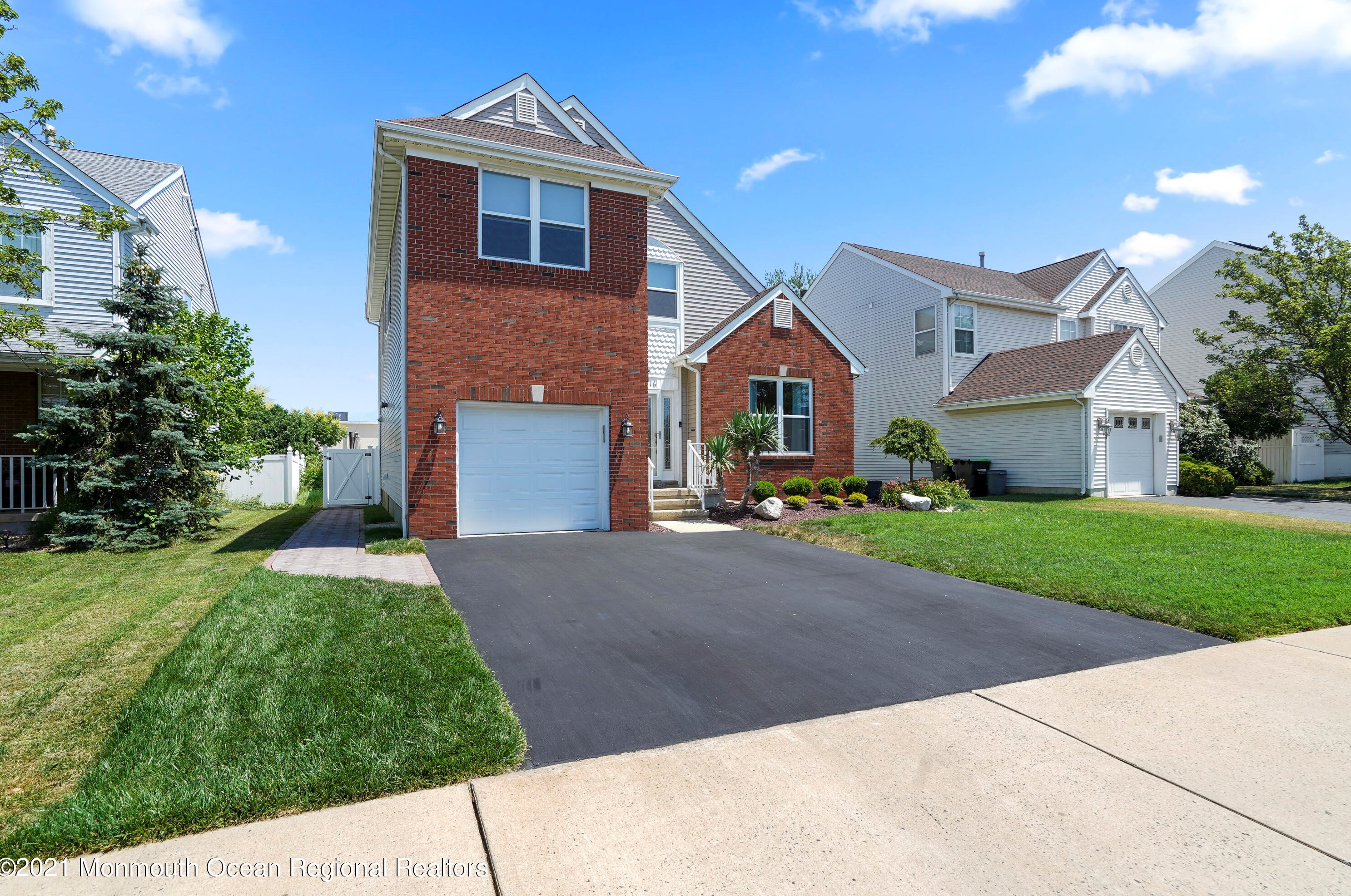 16 Ashleigh Dr, Hazlet, NJ 07730