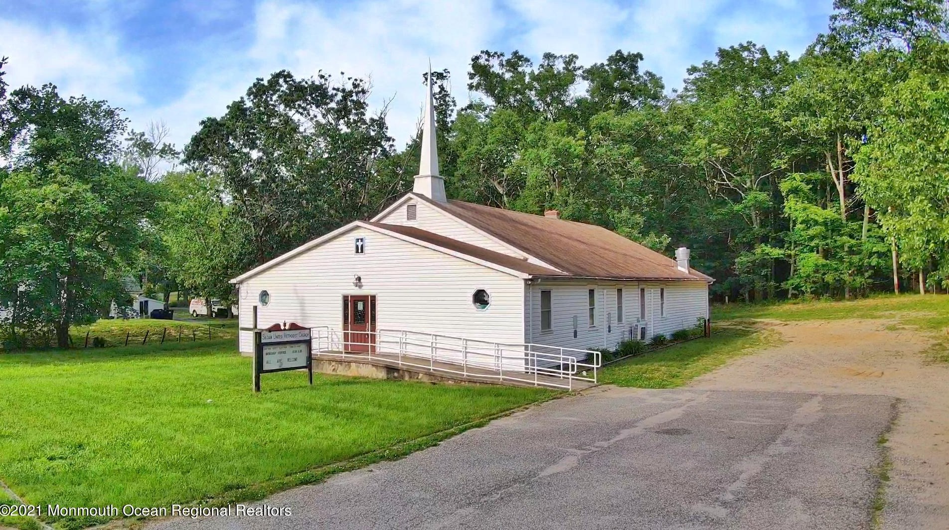 67 Siloam Rd, East Freehold, NJ 07728