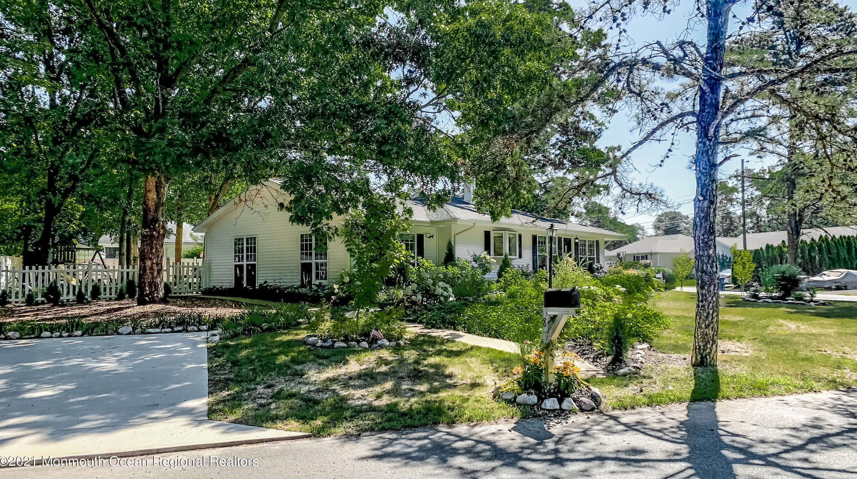 8 Anchor Ave, Stafford Township, NJ 08050