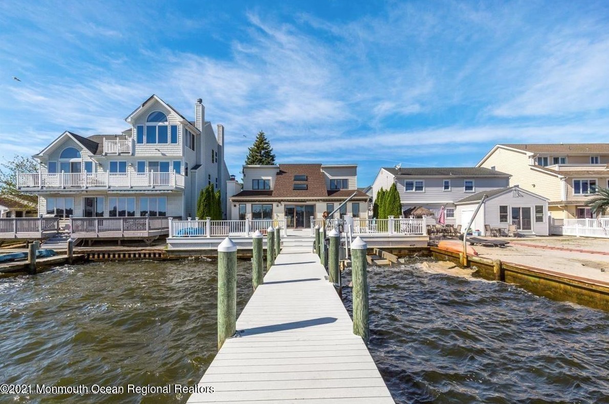48 Island Dr, Bricktown, NJ 08724