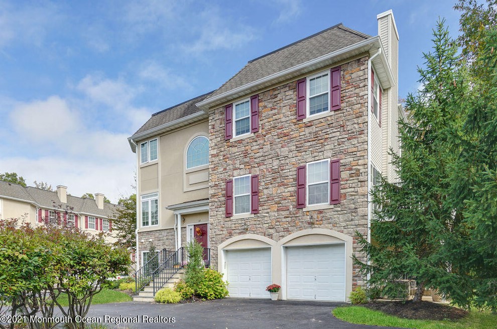 45 Aspen Way, Matawan, NJ 07747-1941