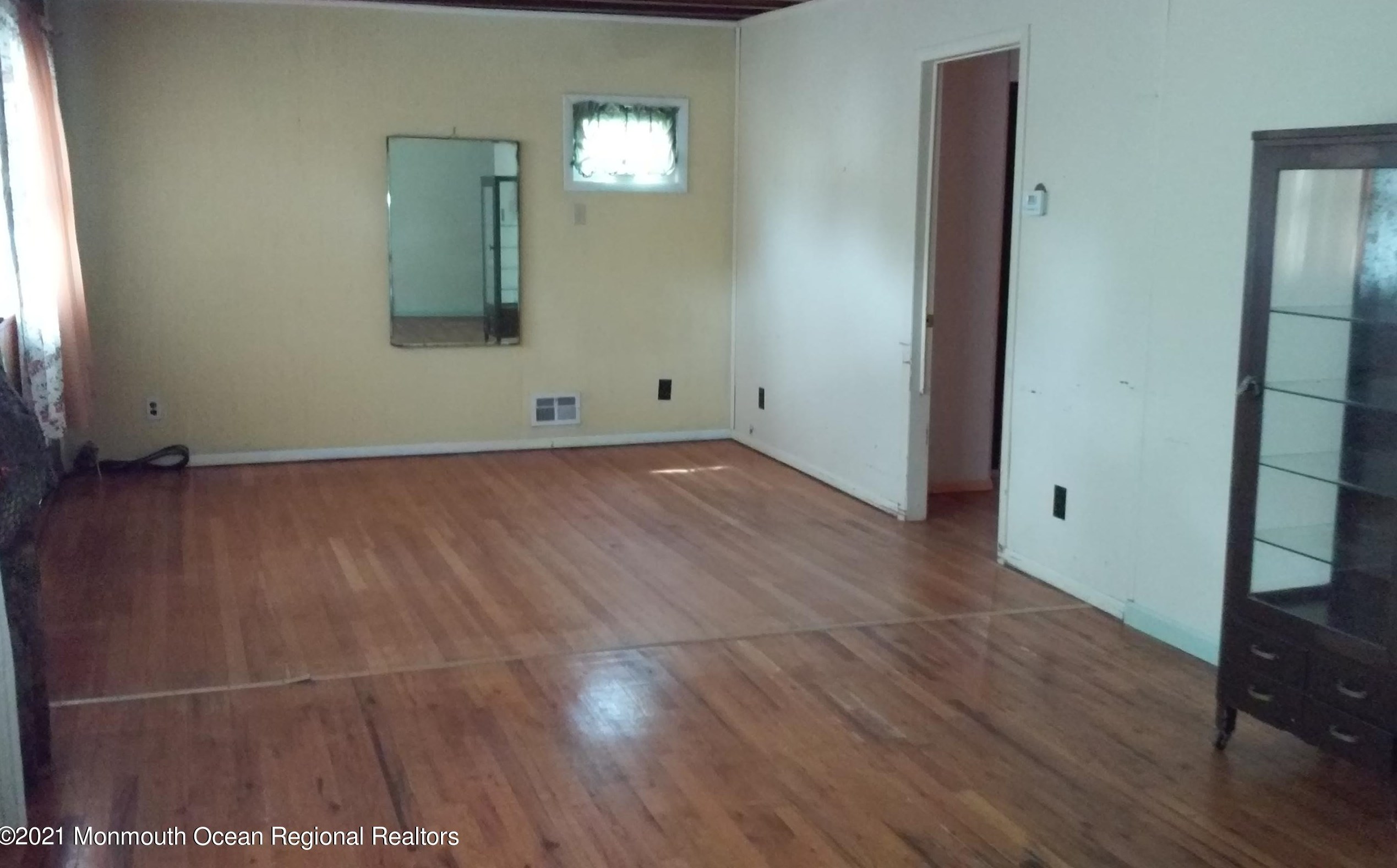 10 Hummel Dr, Toms River, NJ 08757-5217