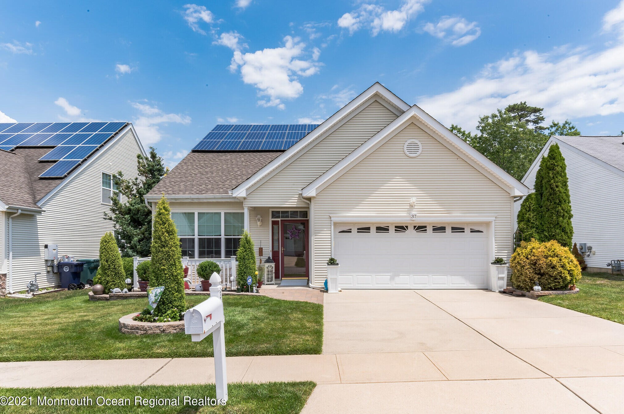 37 Ivy Creek Dr, Tuckerton, NJ 08087-4058