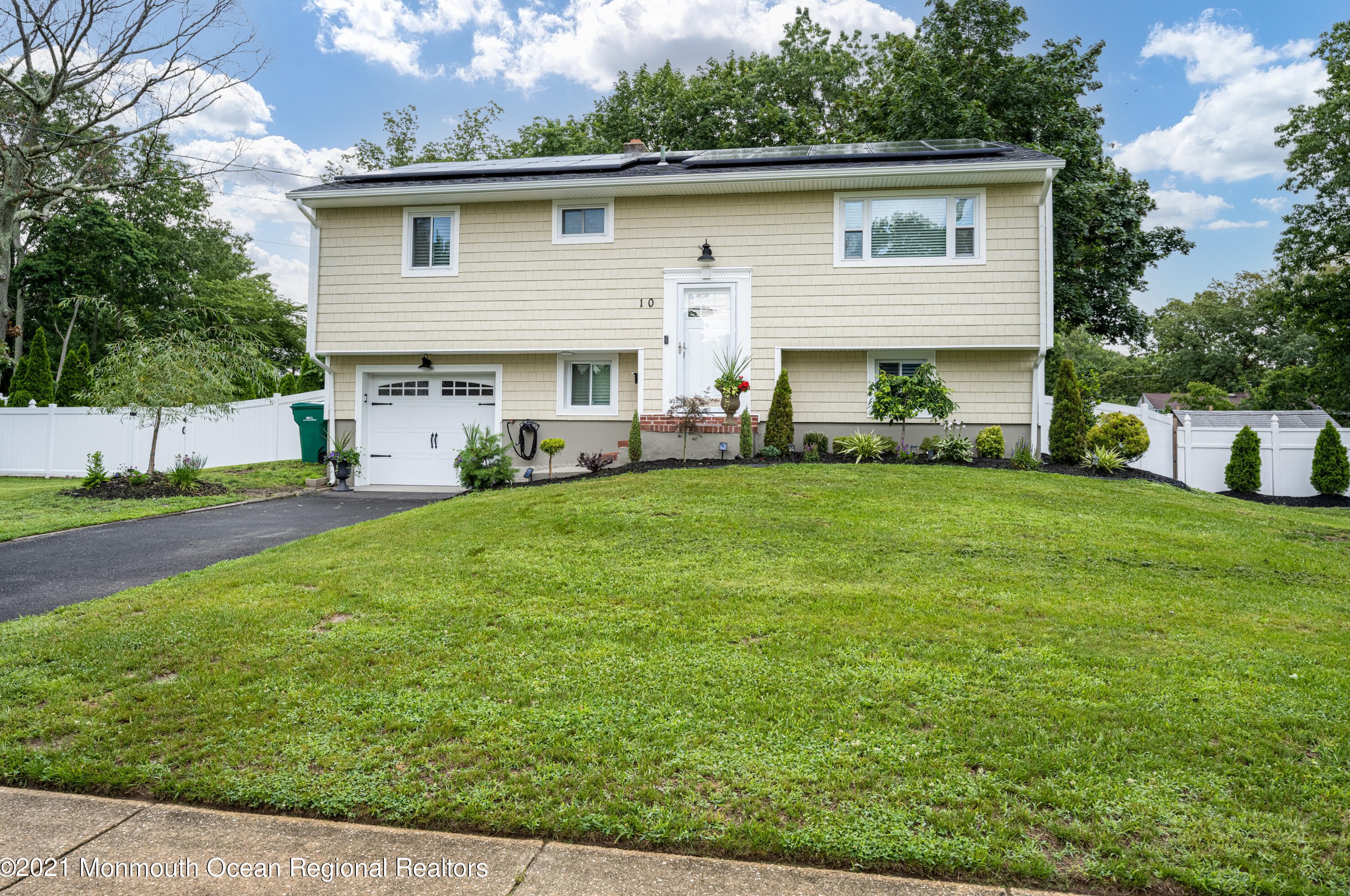 10 Arlington Dr, Wall Township, NJ 07731-1802