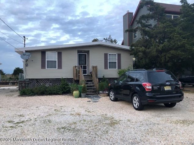 9 Daddy Tucker Dr, Tuckerton, NJ 08087-2305