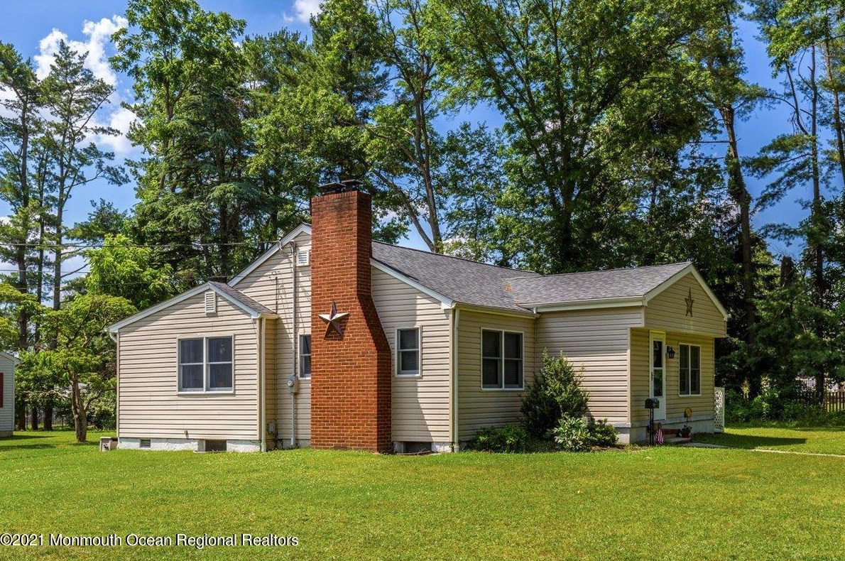 14 Yard Ave, Wall Township, NJ 07727-1124