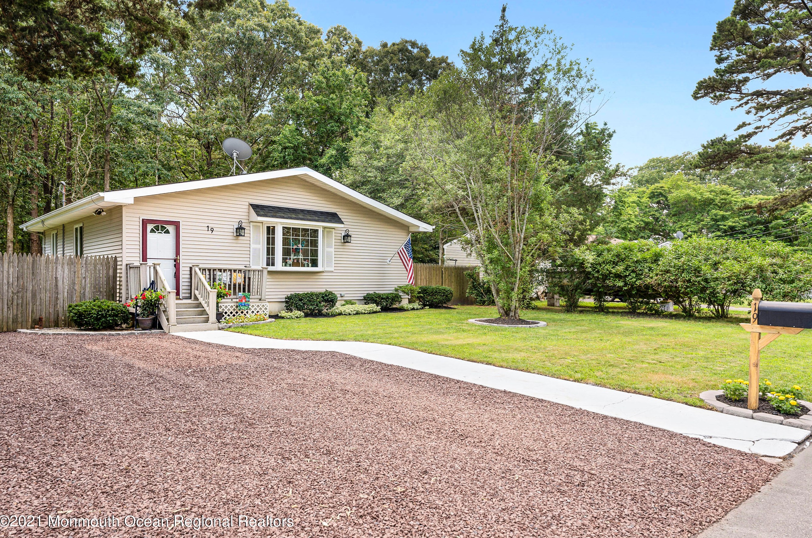 19 Cedar Dr, Lacey Township, NJ 08734