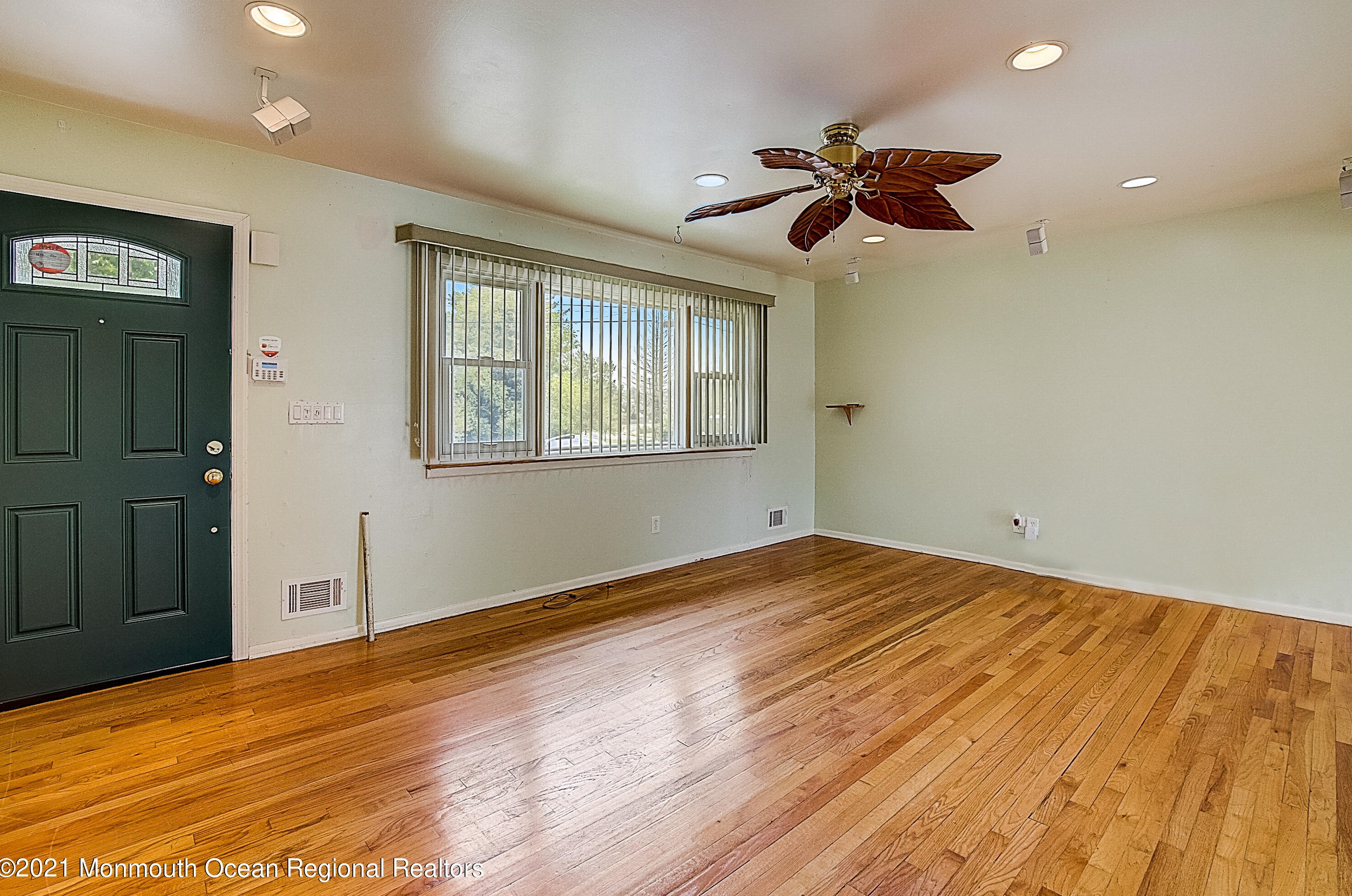 5 Surrey Ln, Wall Township, NJ 07753-4224