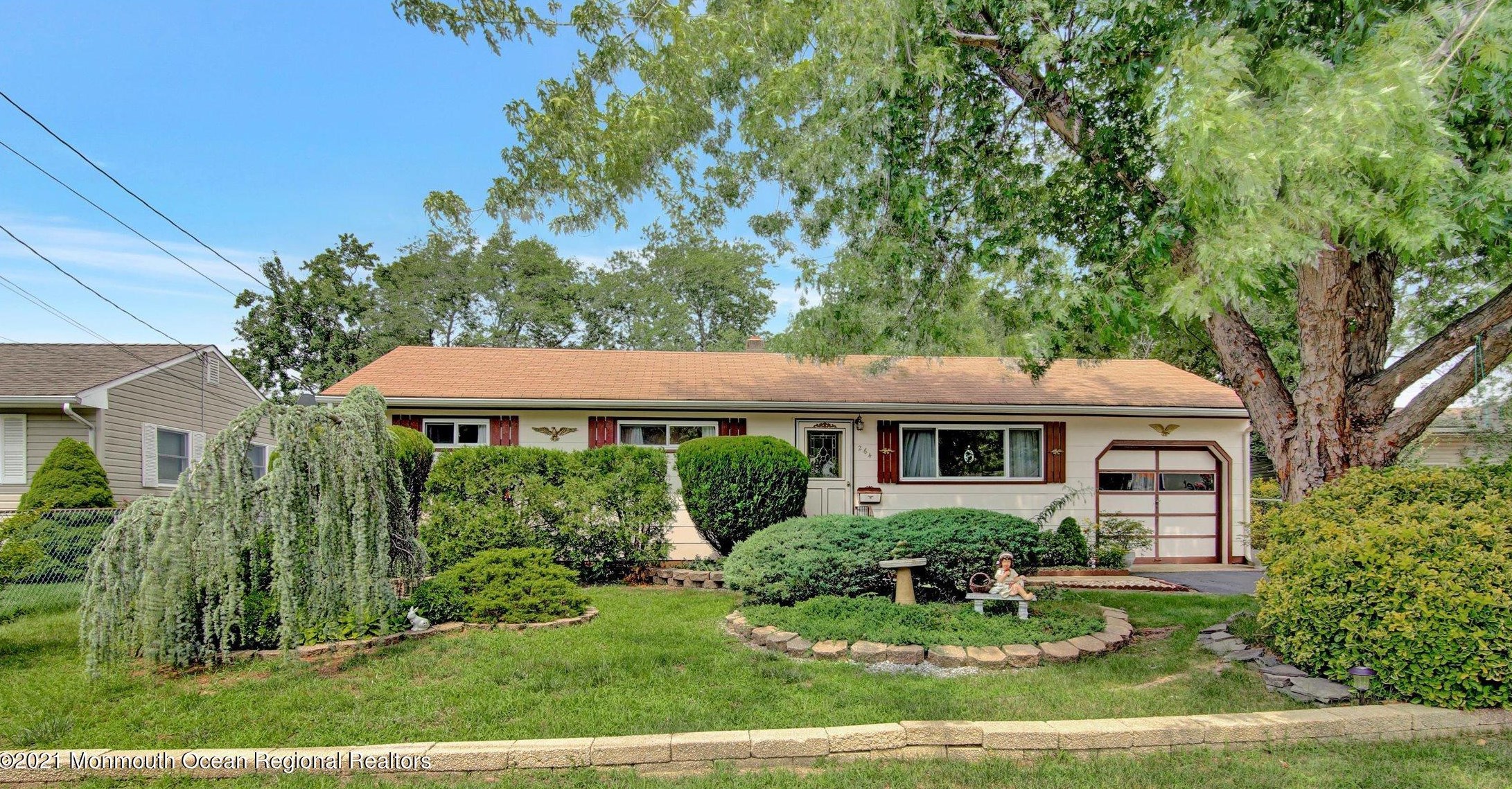 264 Leswing Dr, Bricktown, NJ 08723