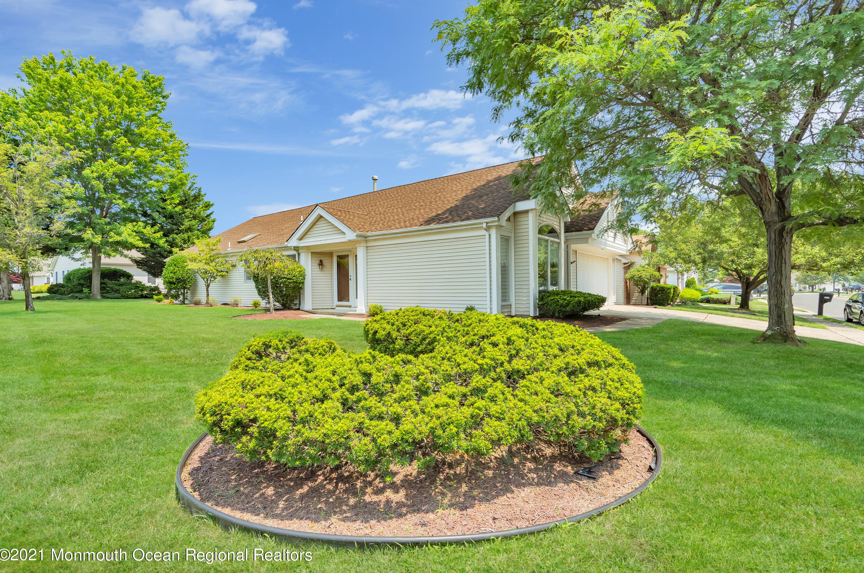 2272 Coral Leaf Rd, Toms River, NJ 08755-0852