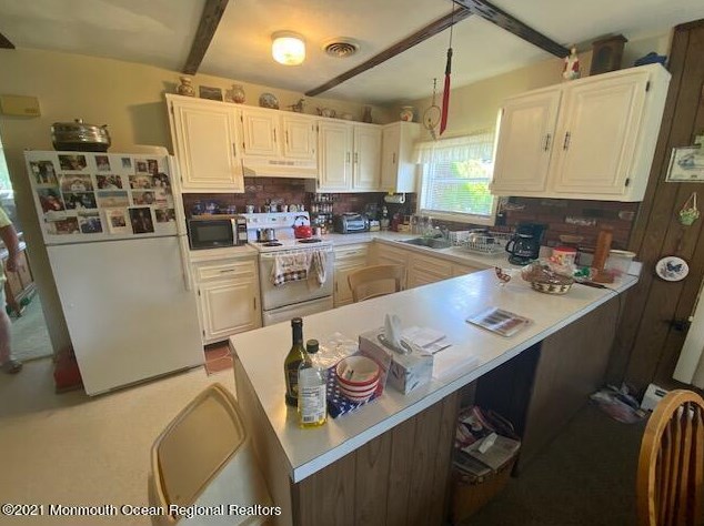 18 Montego St, Toms River, NJ 08757-4221
