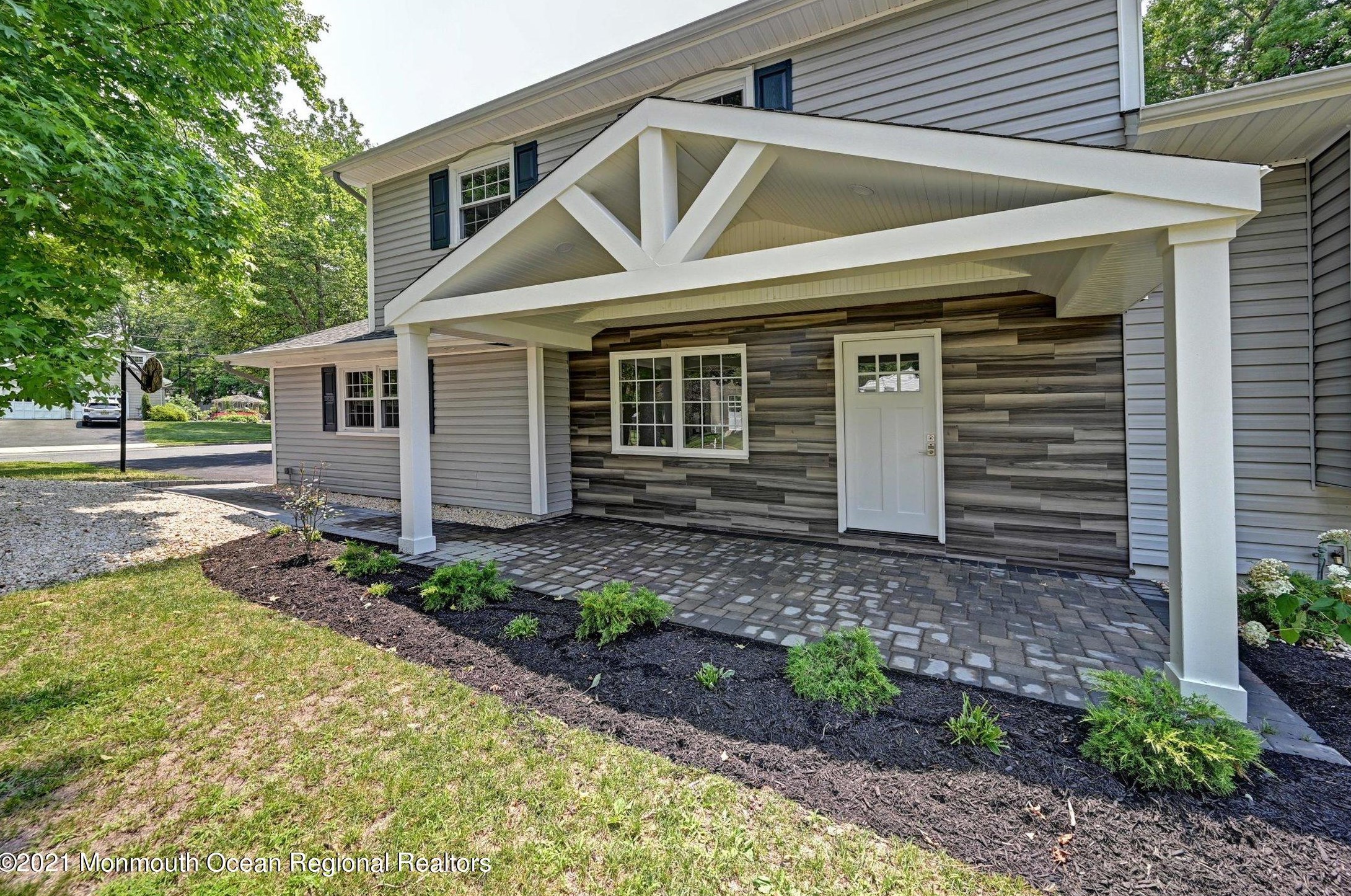 7 Guest Dr, Morganville, NJ 07751