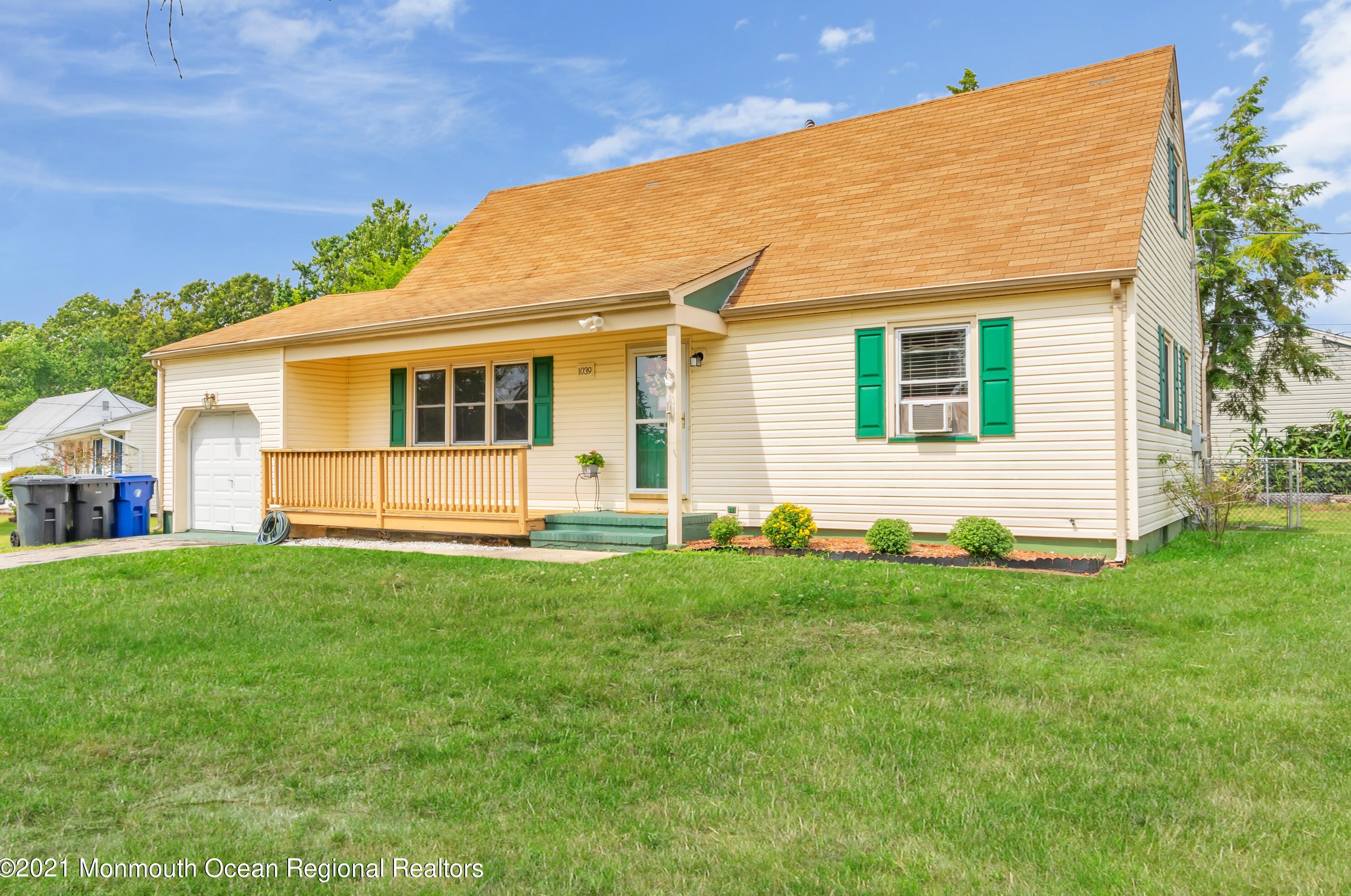 1039 Valley Stream Rd, Toms River, NJ 08753-2820