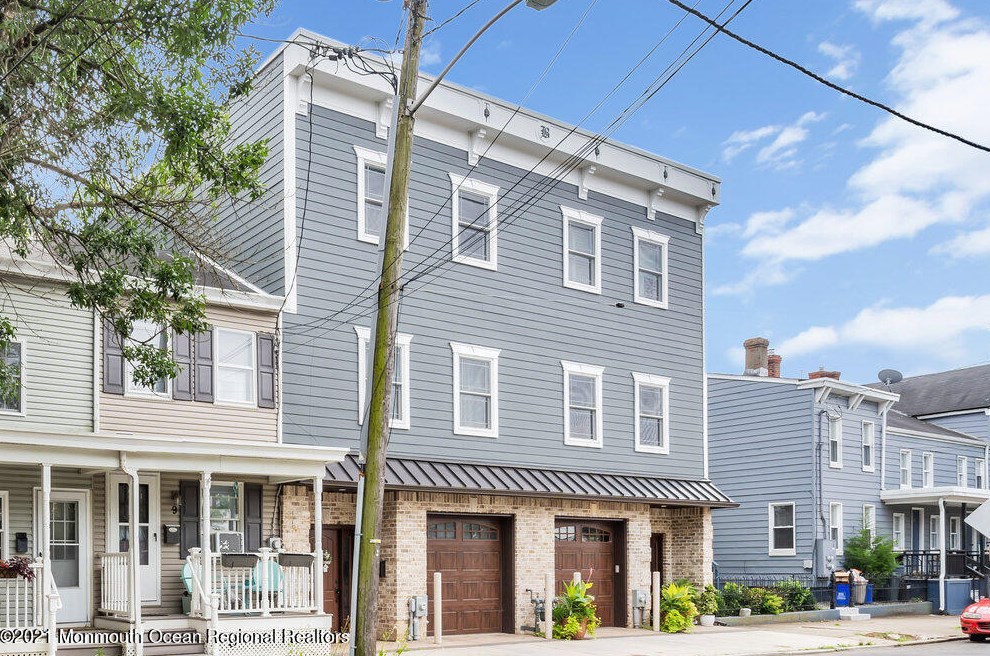 11 Burlington St, Chesterfield, NJ 08505-1705