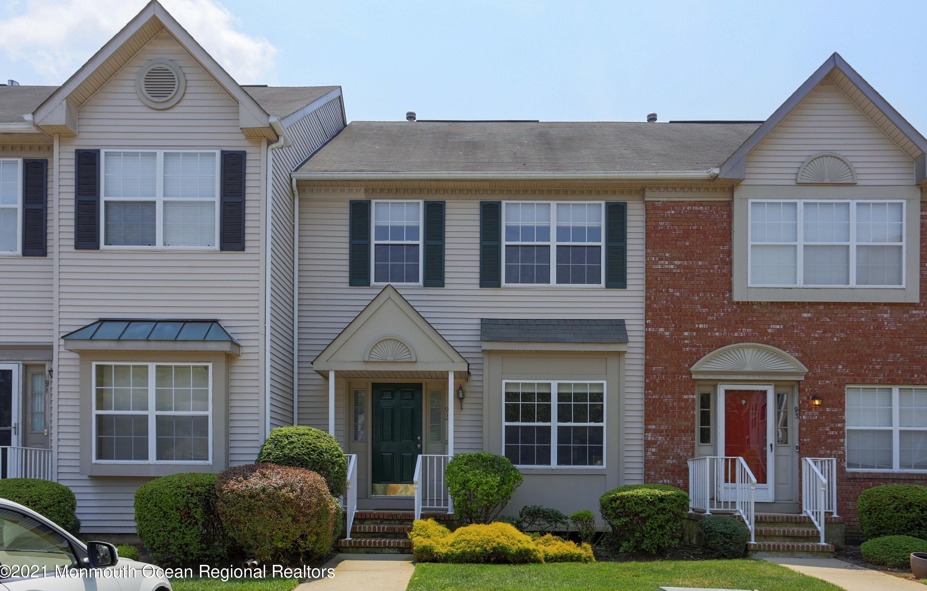92 Cranbrook Ct, Holmdel Village, NJ 07733