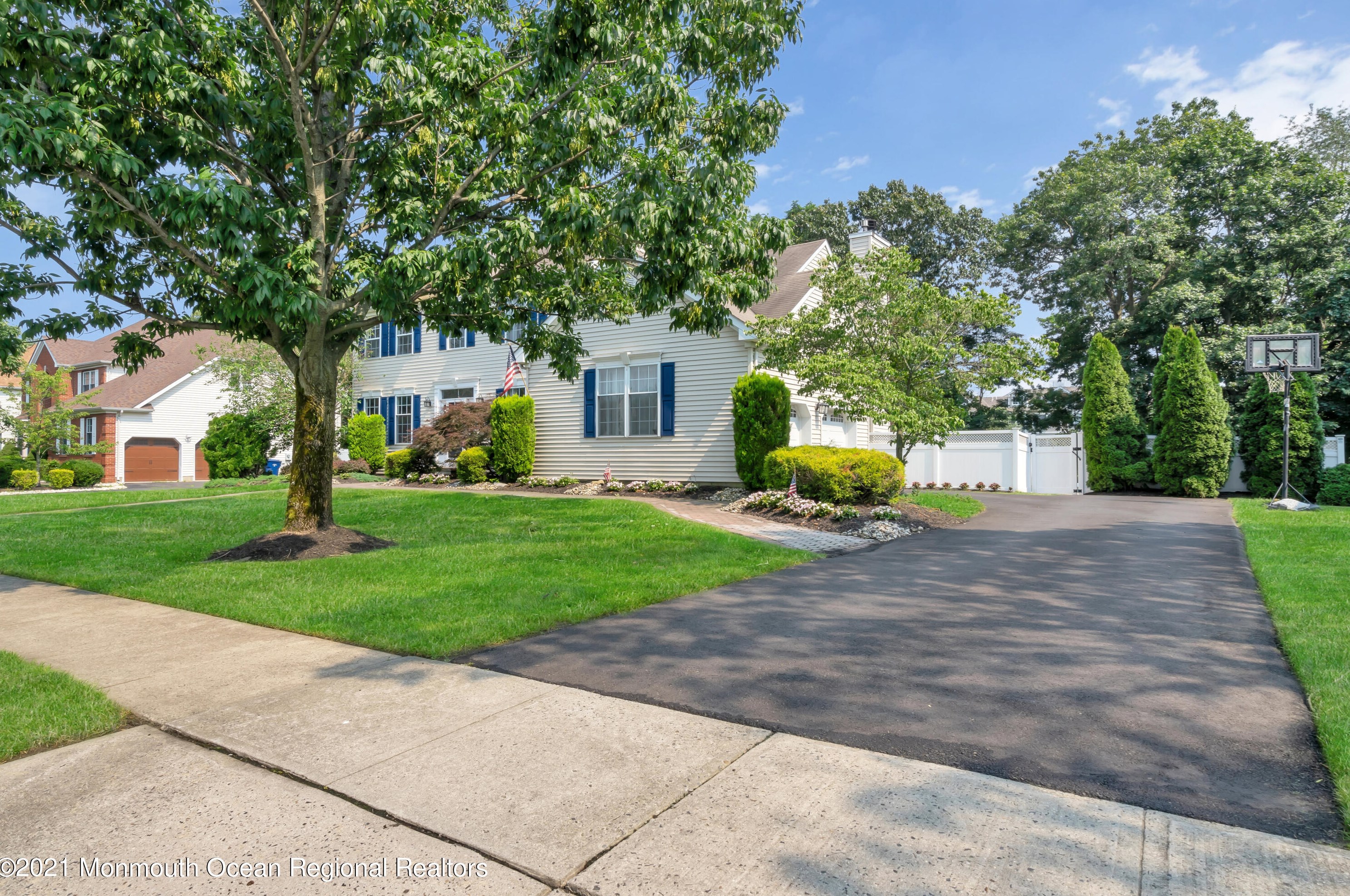 16 Dune Rd, Tinton Falls, NJ 07712