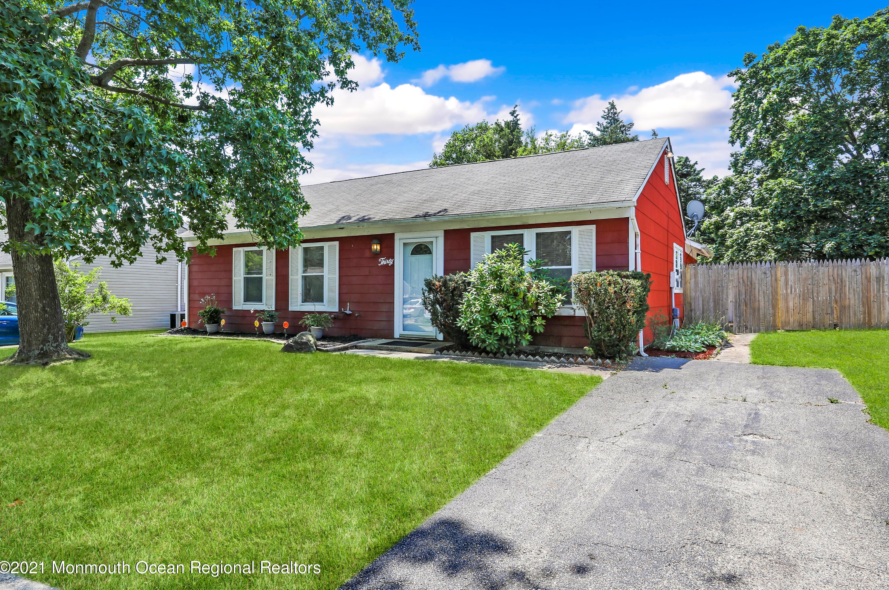 30 Tiller Dr, Barnegat Township, NJ 08005-1705