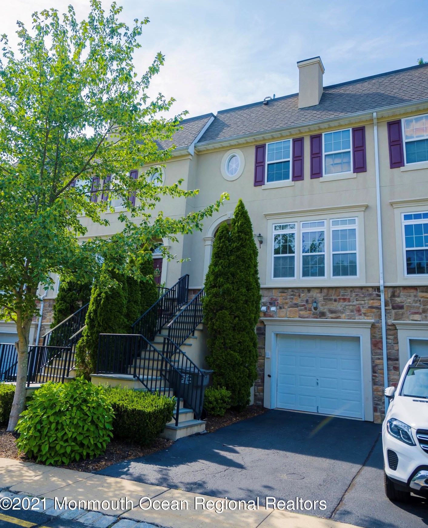 6 Aspen Way, Matawan, NJ 07747-1904