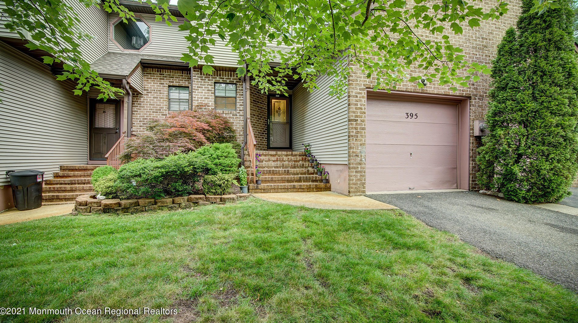 395 Oak Knoll Dr, Millstone Township, NJ 07726-3867