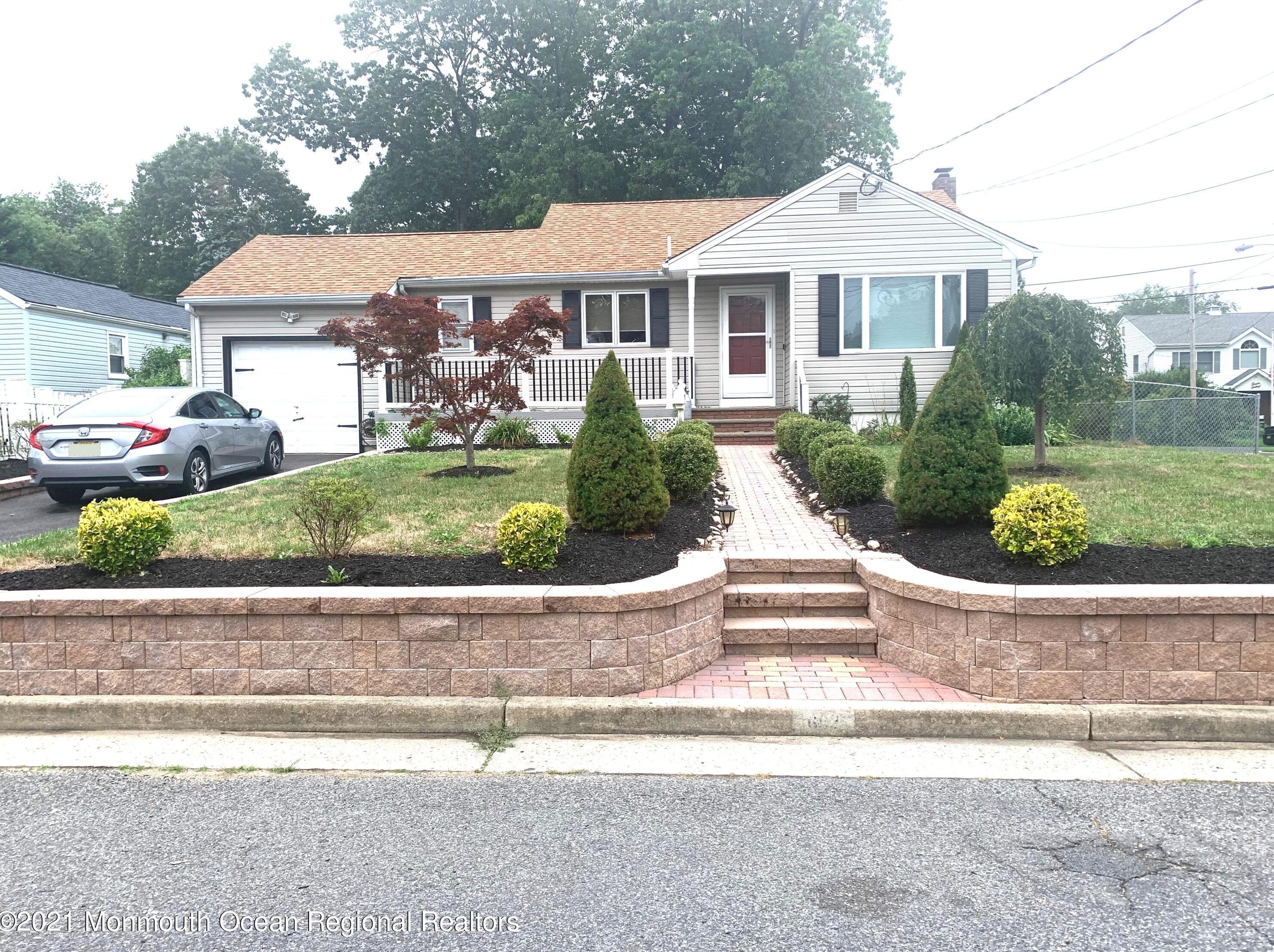 602 Clinton Ave, Belford, NJ 07718-1112