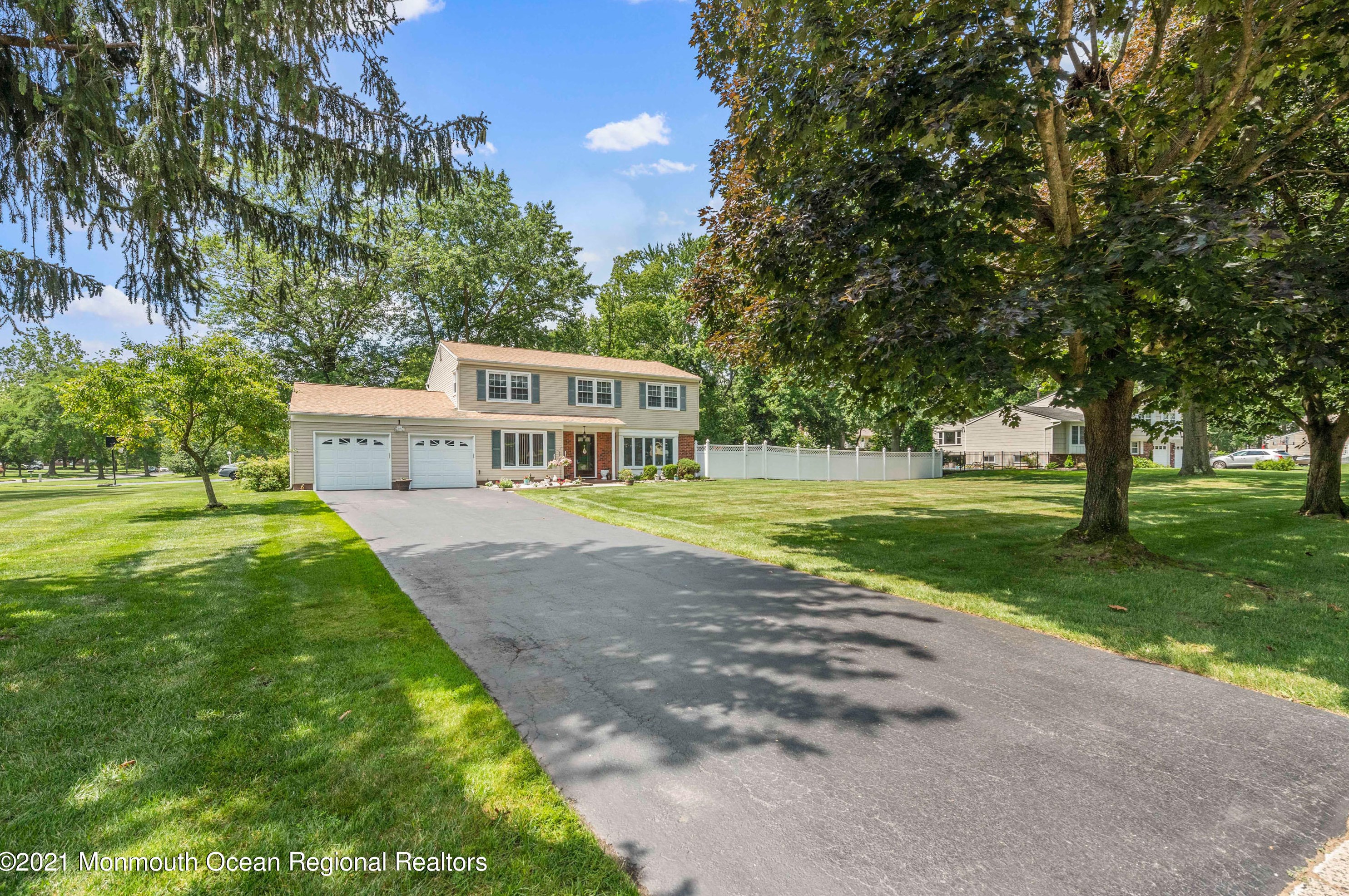 1 Camelot Ct, Millstone Township, NJ 07726-2608