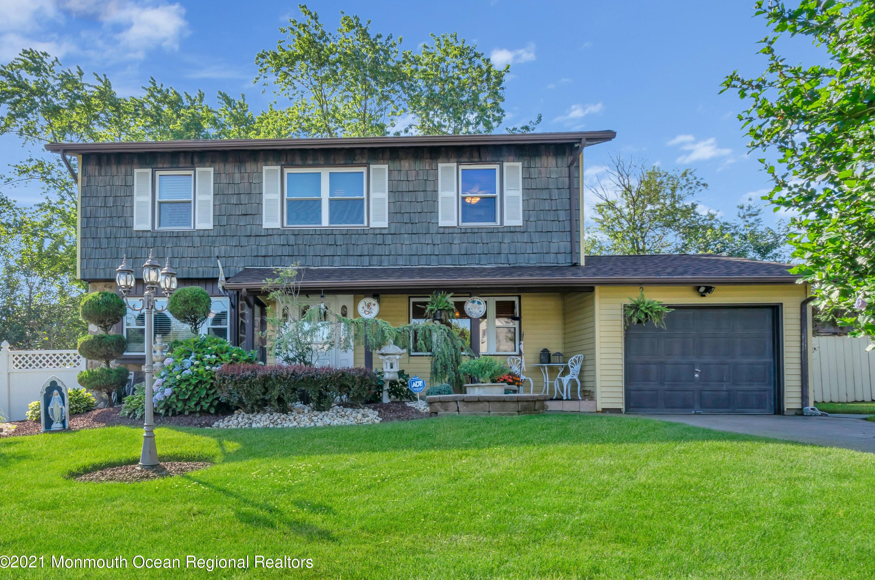 15 Wyoming Dr, Jackson Twp, NJ 08527