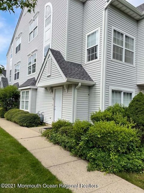 64 Phoenix Ct, Tinton Falls, NJ 07712