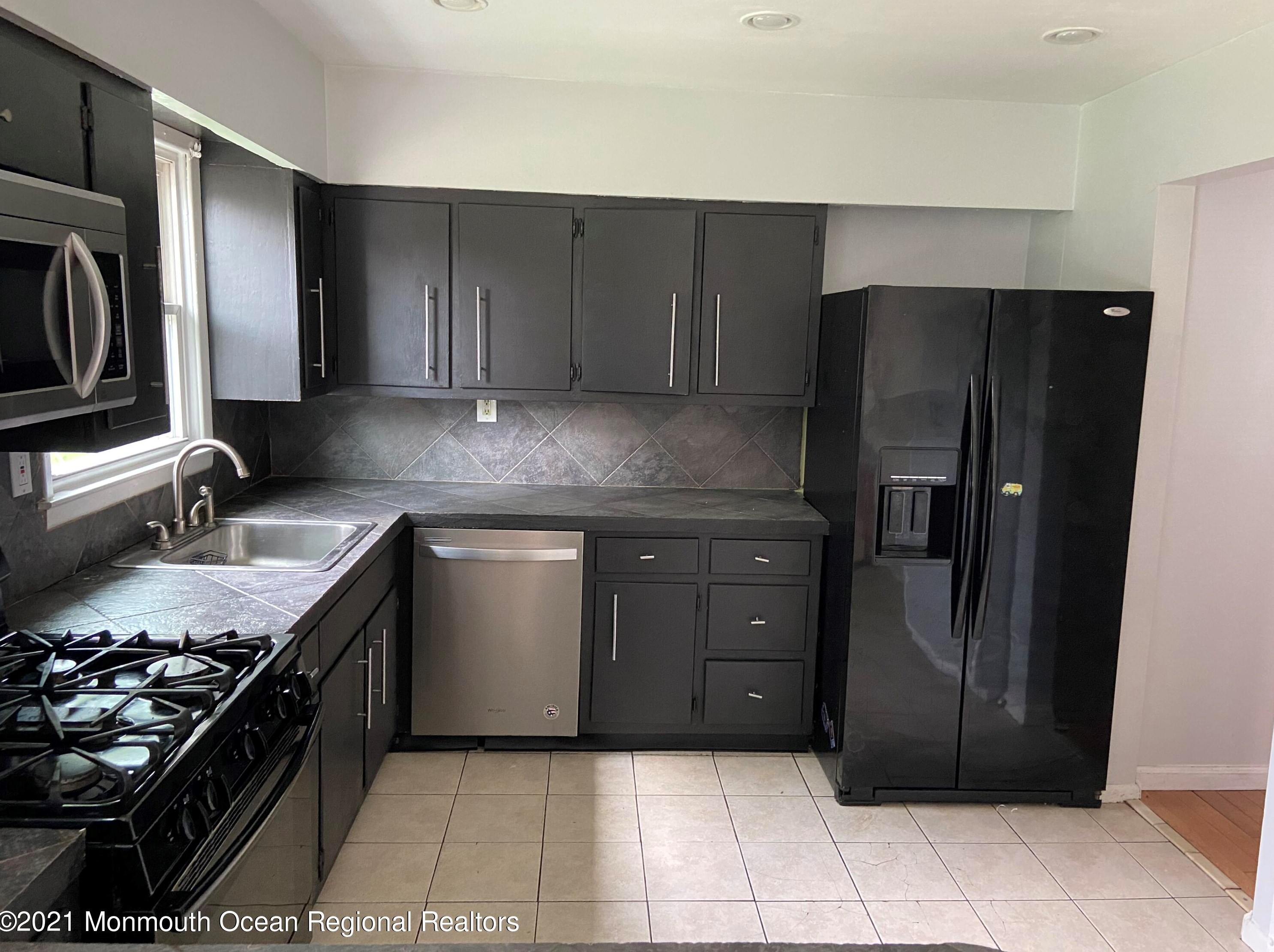 585 Line Rd, Matawan, NJ 07747-1224