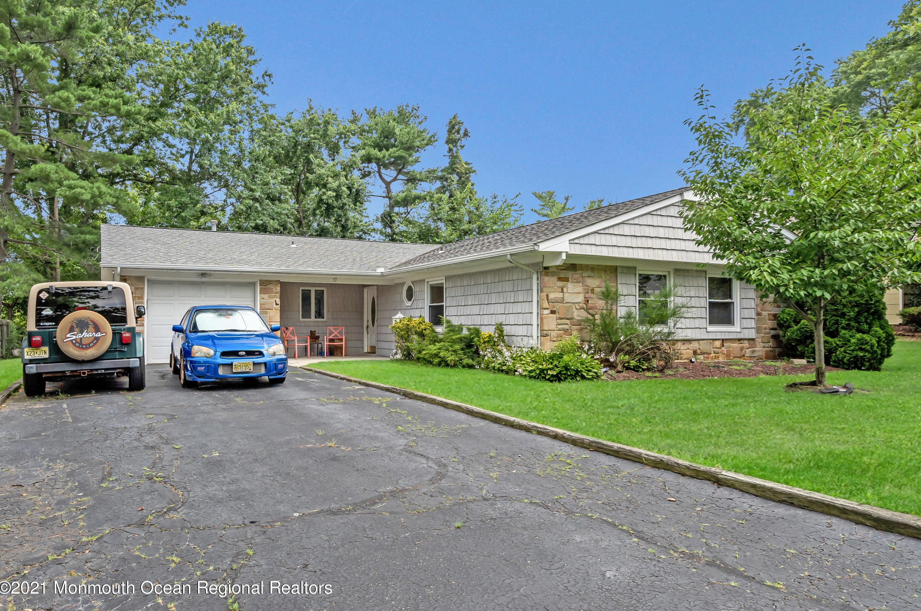 17 Asbury Ln, Matawan, NJ 07747-1213