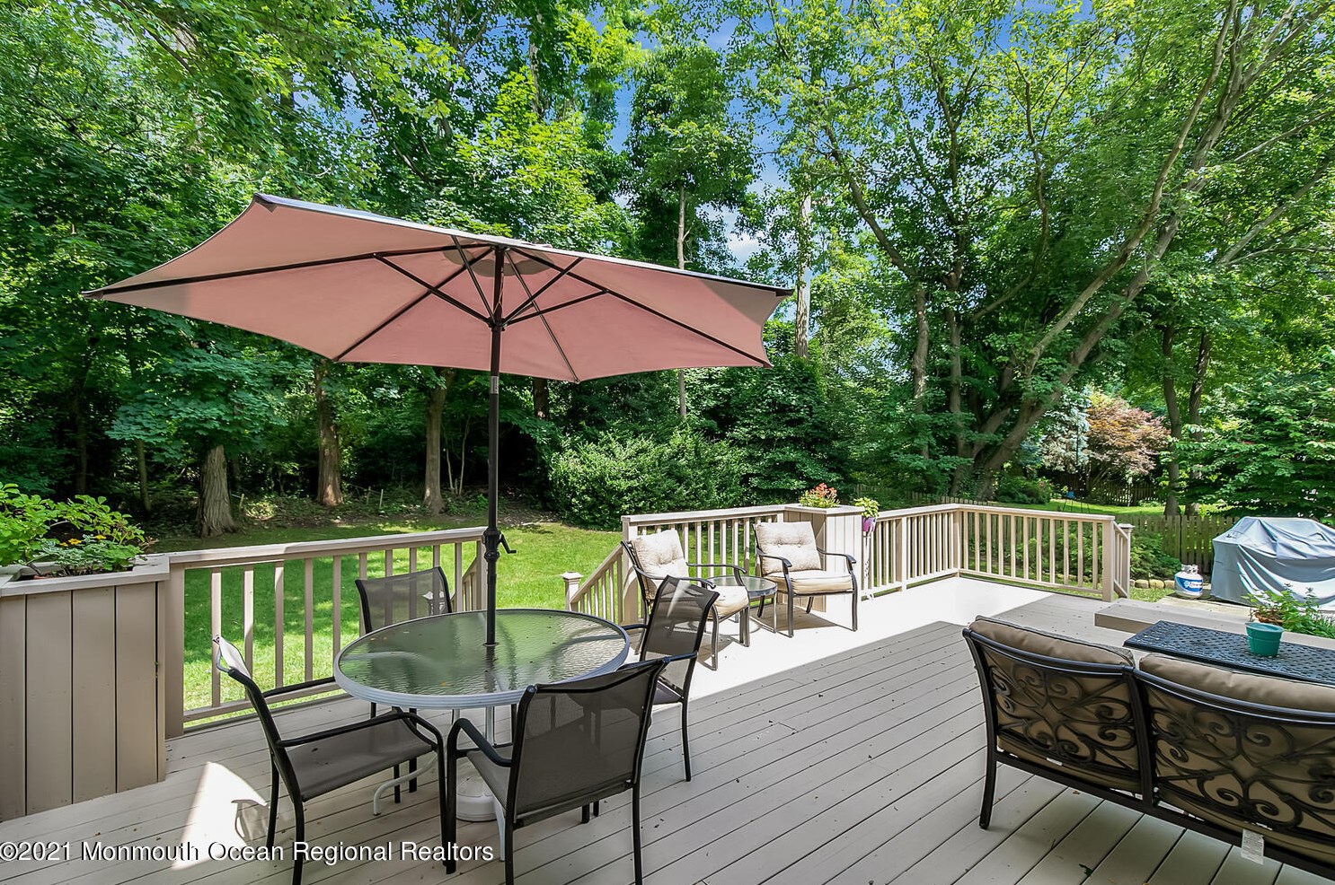 24 Gentry Dr, Red Bank, NJ 07704