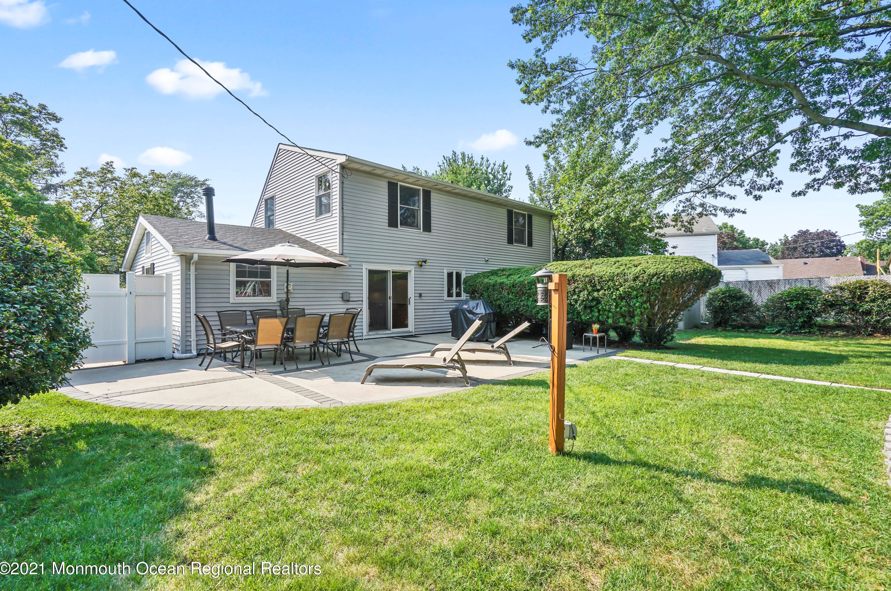 17 Idlewild Ln, Matawan, NJ 07747-1532