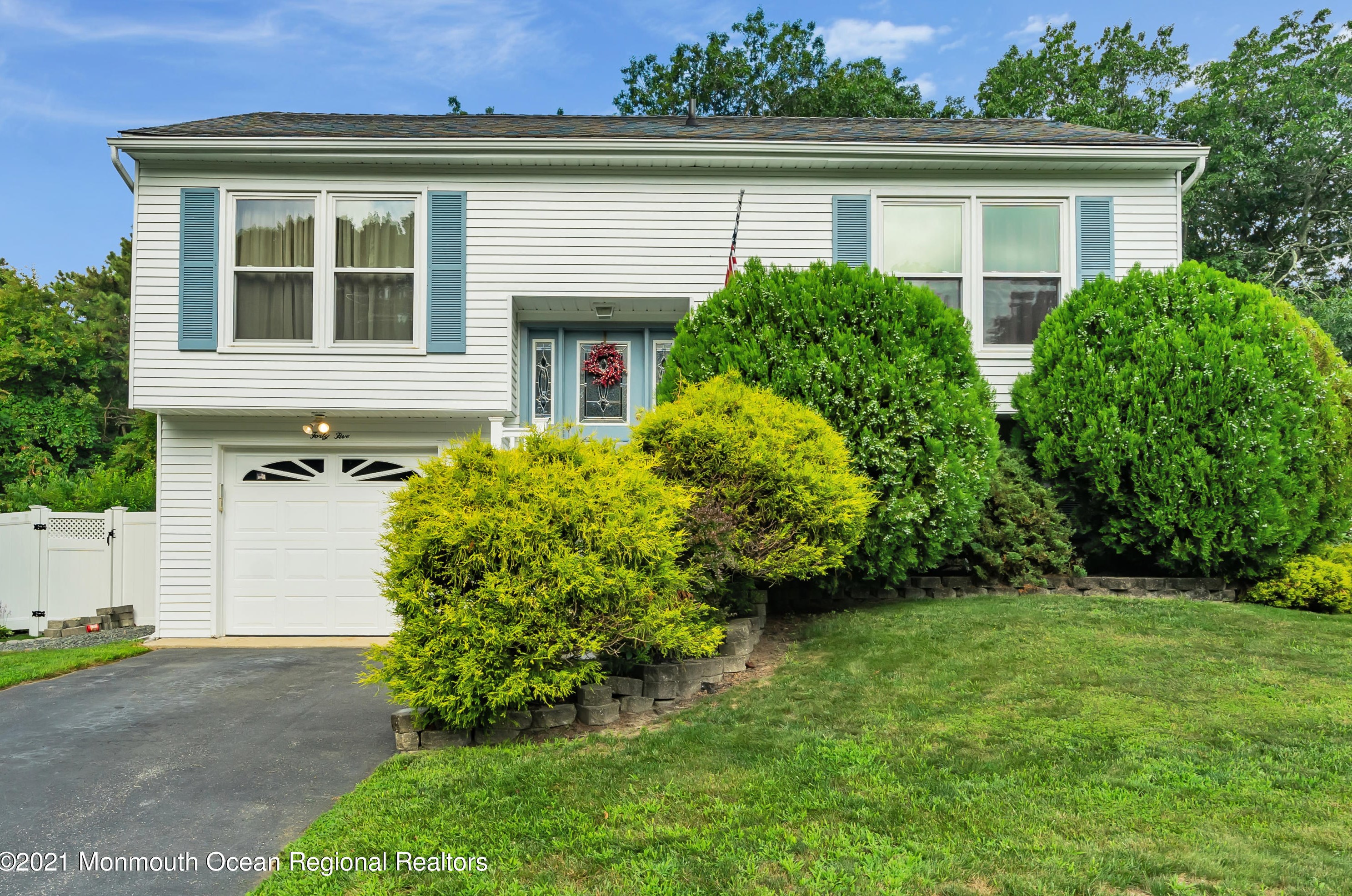 45 Chestnut Way Cir, Barnegat Township, NJ 08005-2027