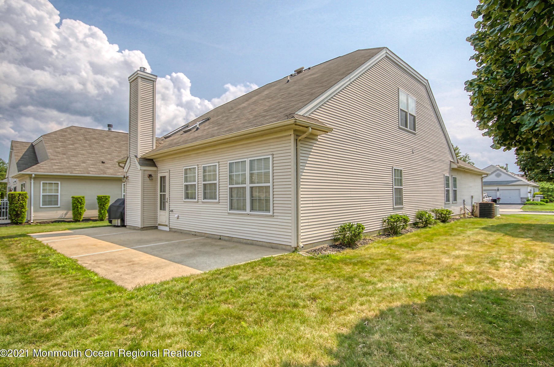 1 Derry Meeting Dr, Millstone Township, NJ 07726-8961