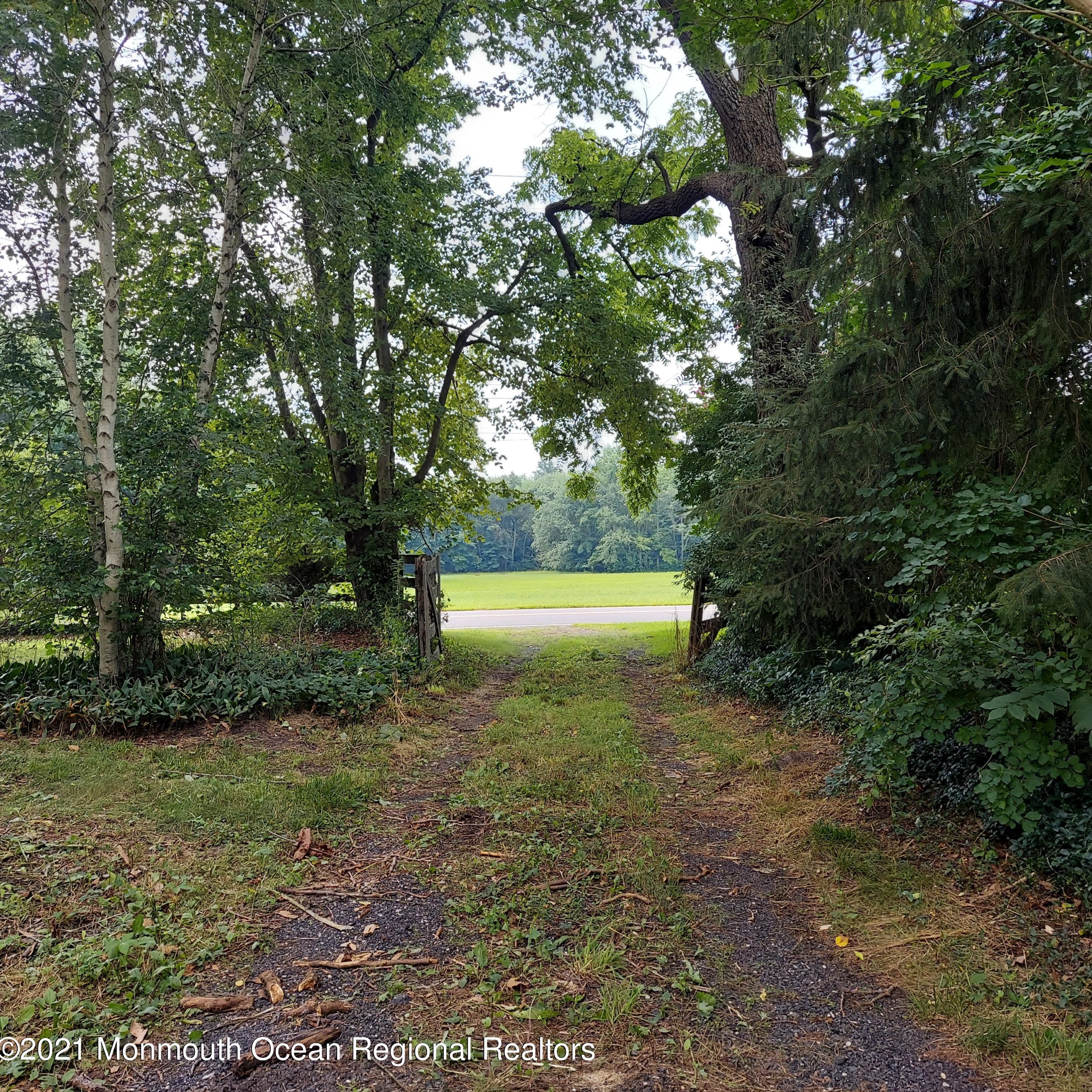 281 Long Swamp Rd, Plumsted Township NJ  08533-2028 exterior