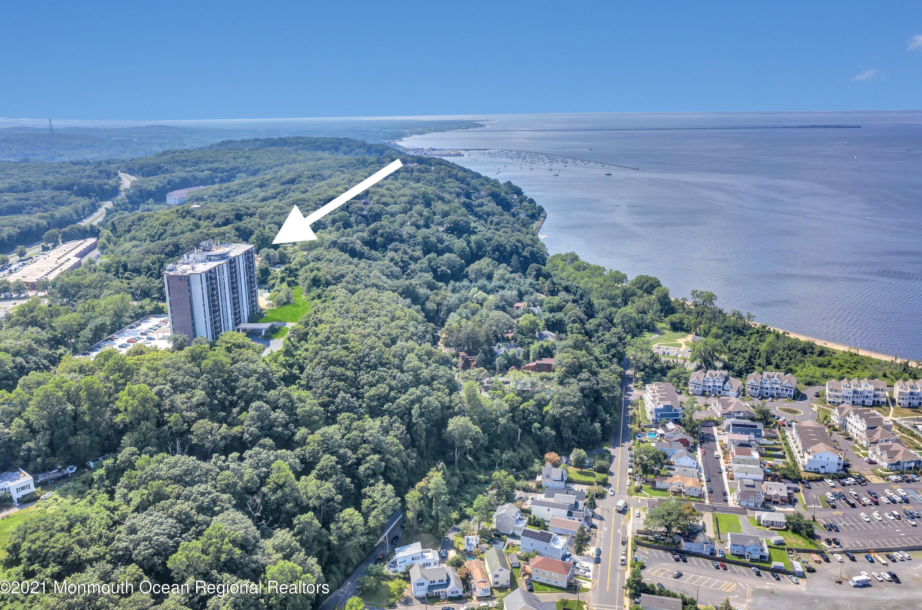 1 Scenic Dr #403, Monmouth Hills, NJ 07732