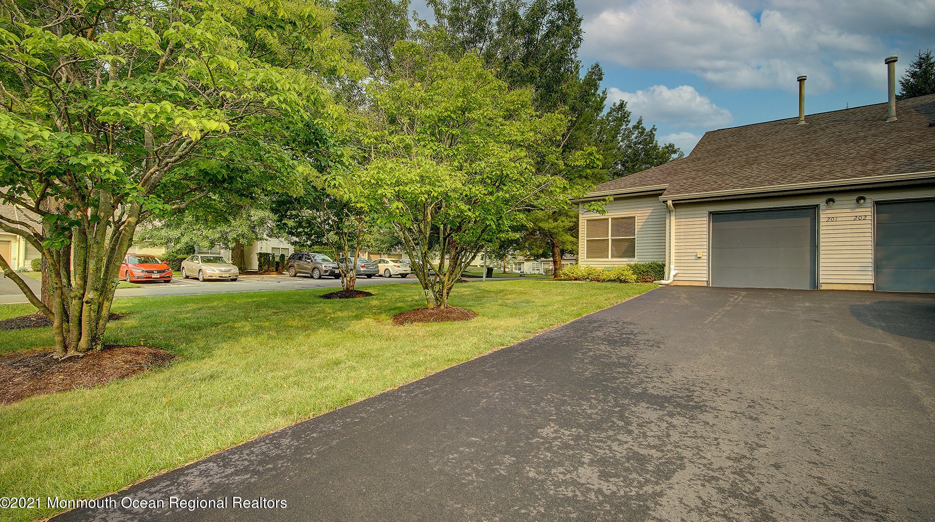 201 Forsythia Ln, Millstone Township, NJ 07726-4720