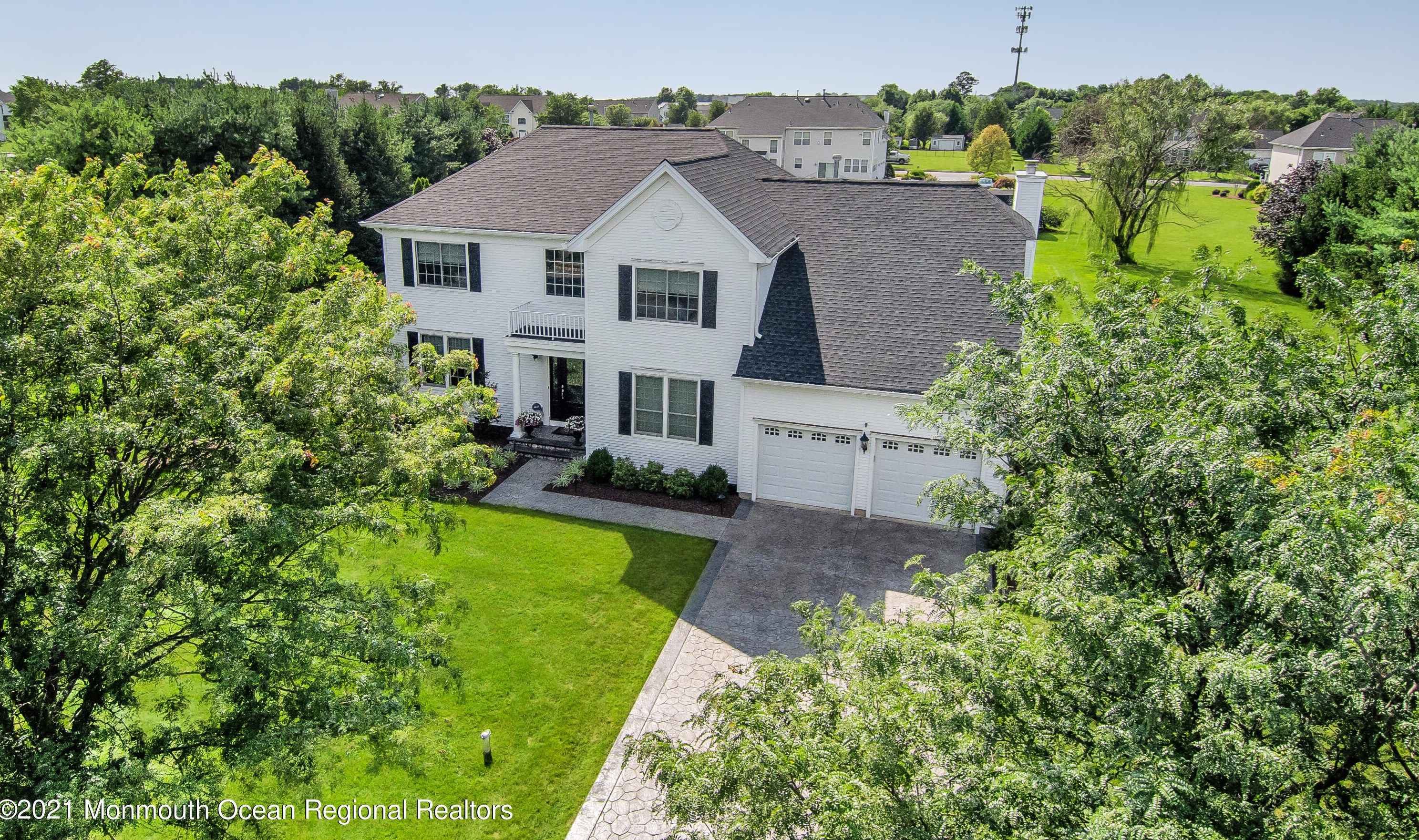 4 Denise Dr, Upper Freehold, NJ 08501-2046