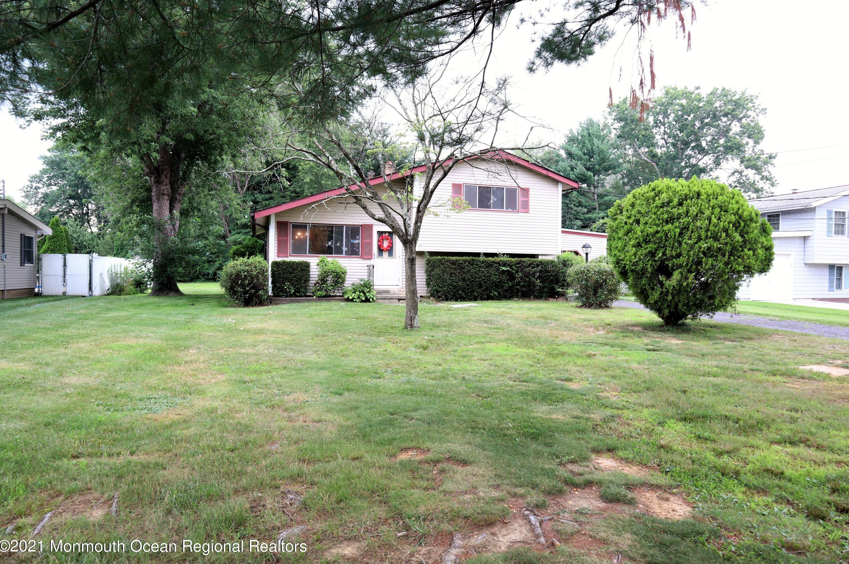 45 Middlesex Rd, Matawan, NJ 07747-3030