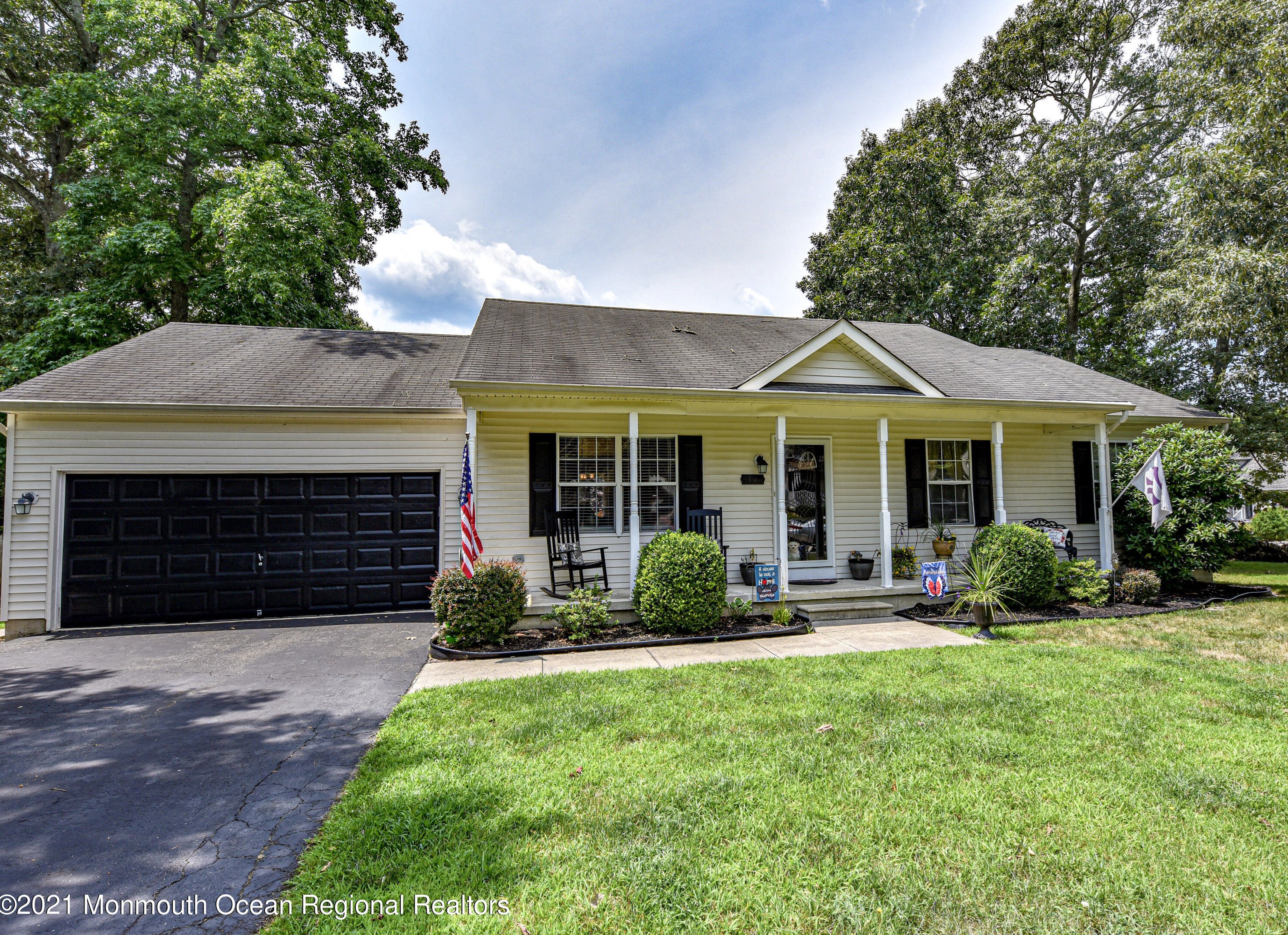 10 Rosemont Ln, Tuckerton, NJ 08087-3324
