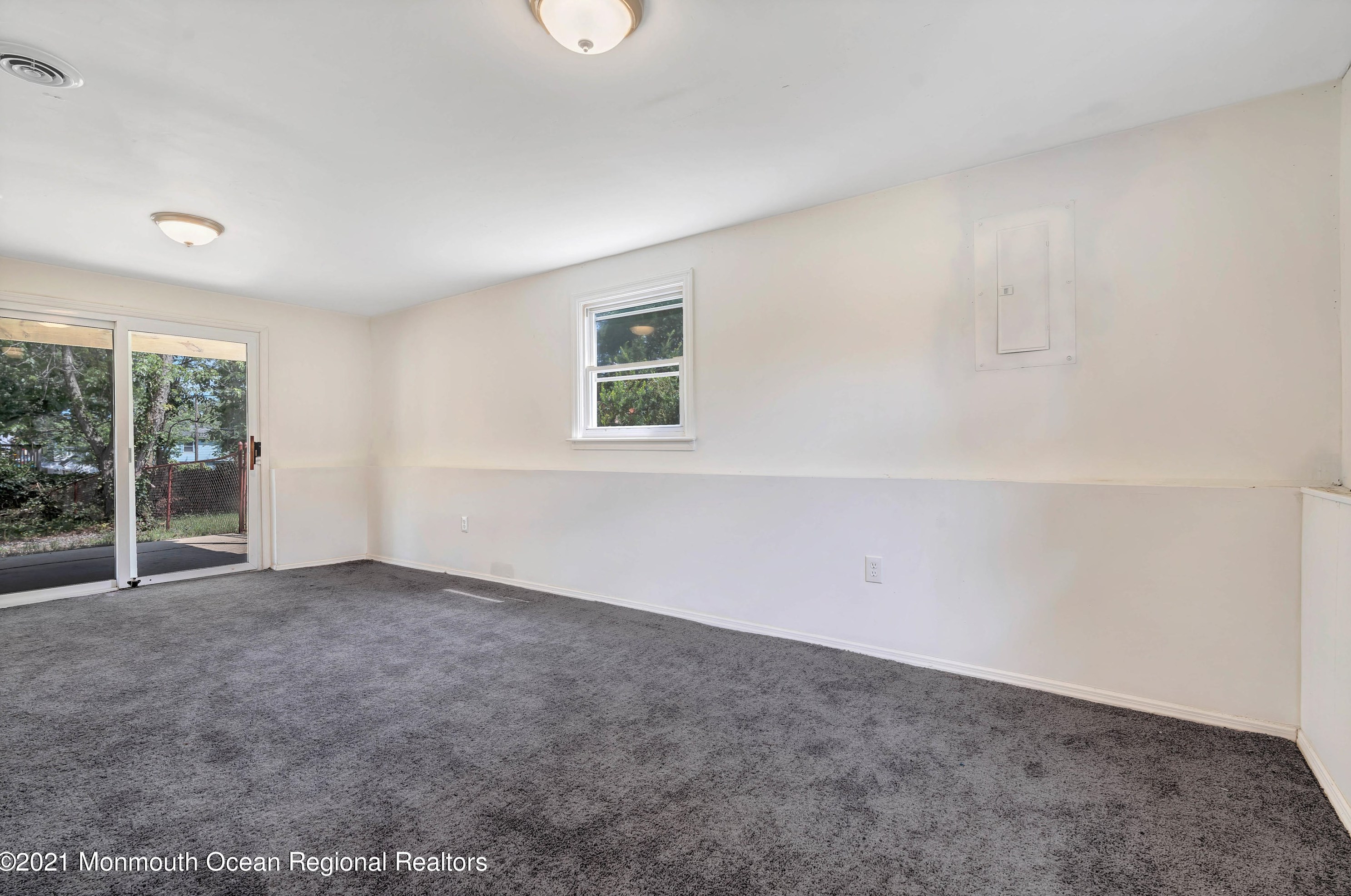833 Holiday Ct, Toms River NJ  08753-3721 exterior