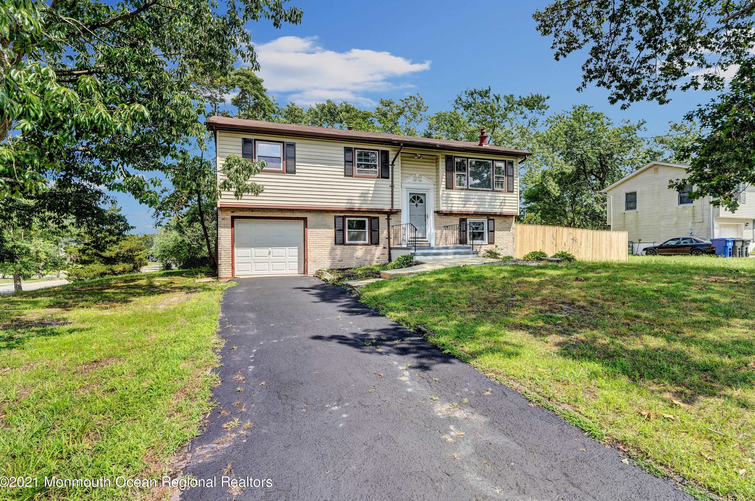 833 Holiday Ct, Toms River NJ  08753-3721 exterior