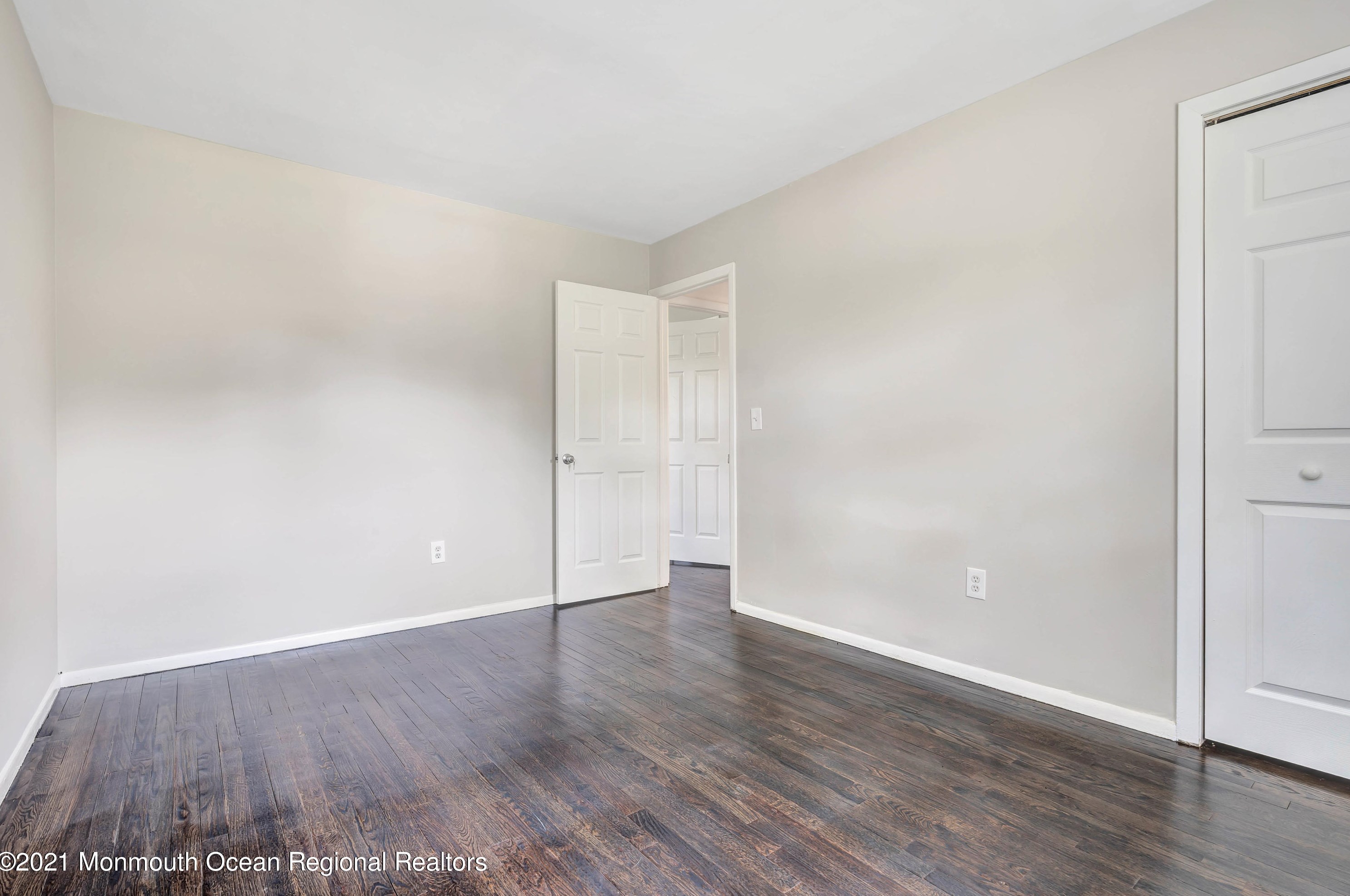 833 Holiday Ct, Toms River NJ  08753-3721 exterior
