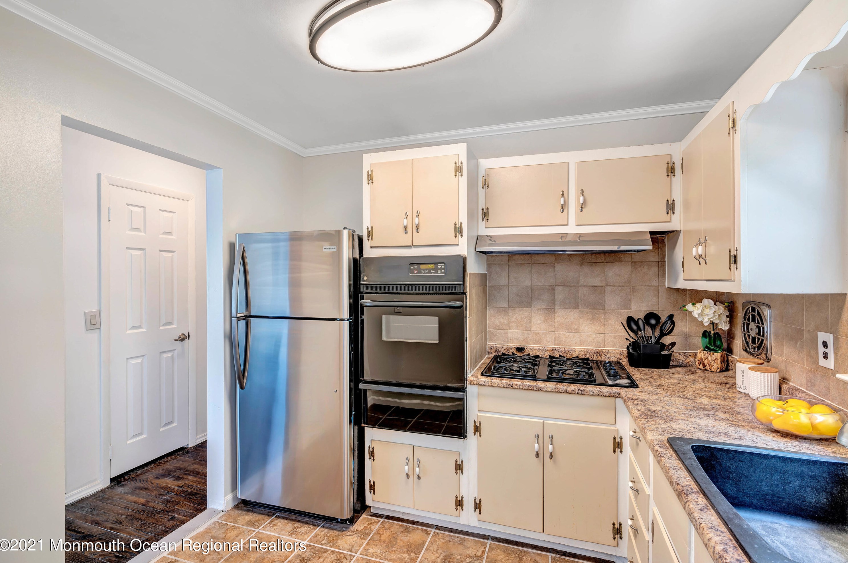 833 Holiday Ct, Toms River NJ  08753-3721 exterior
